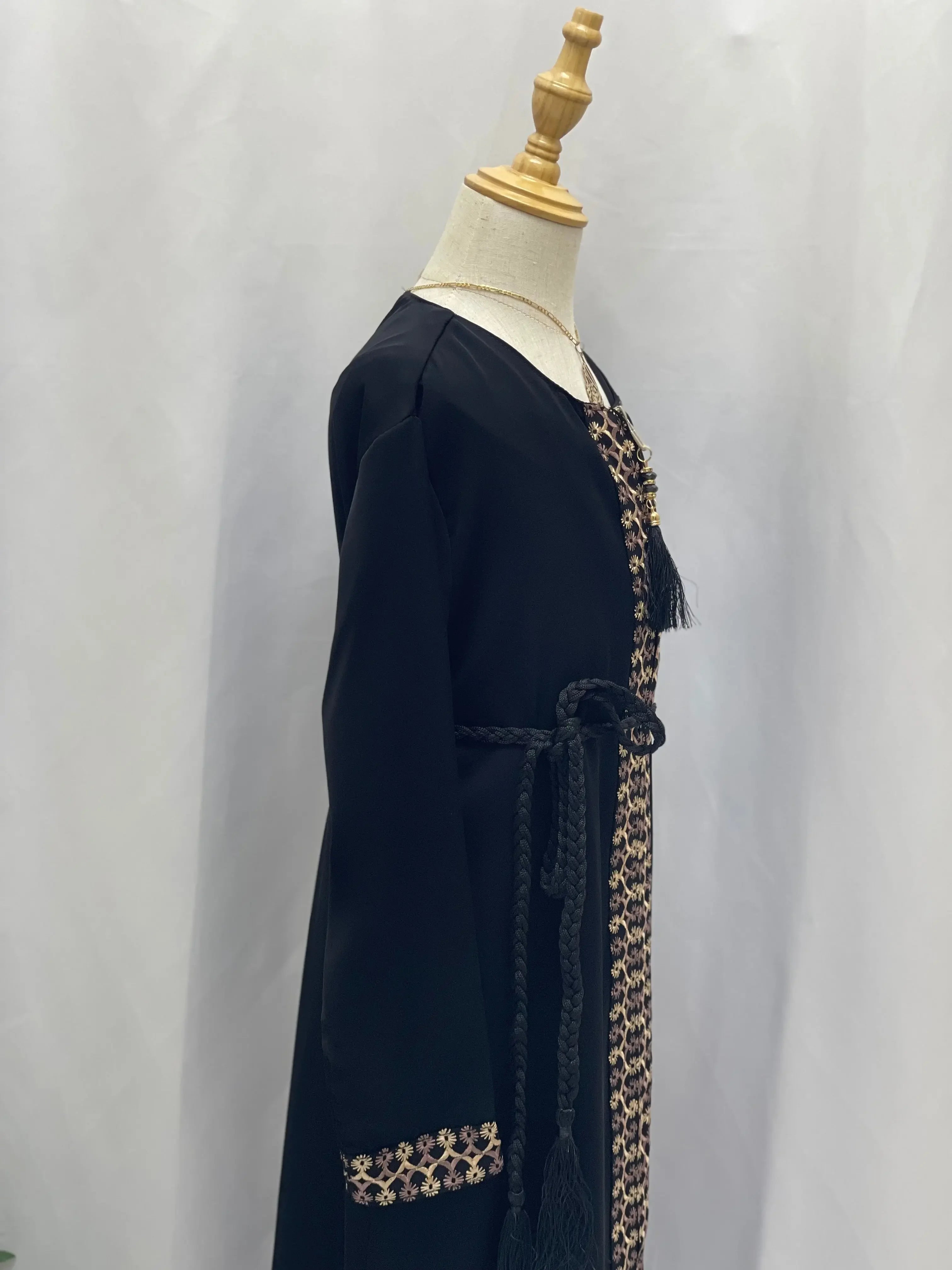 Elegance and Modesty: Princess Ramadan Abaya Palestinian Elegance