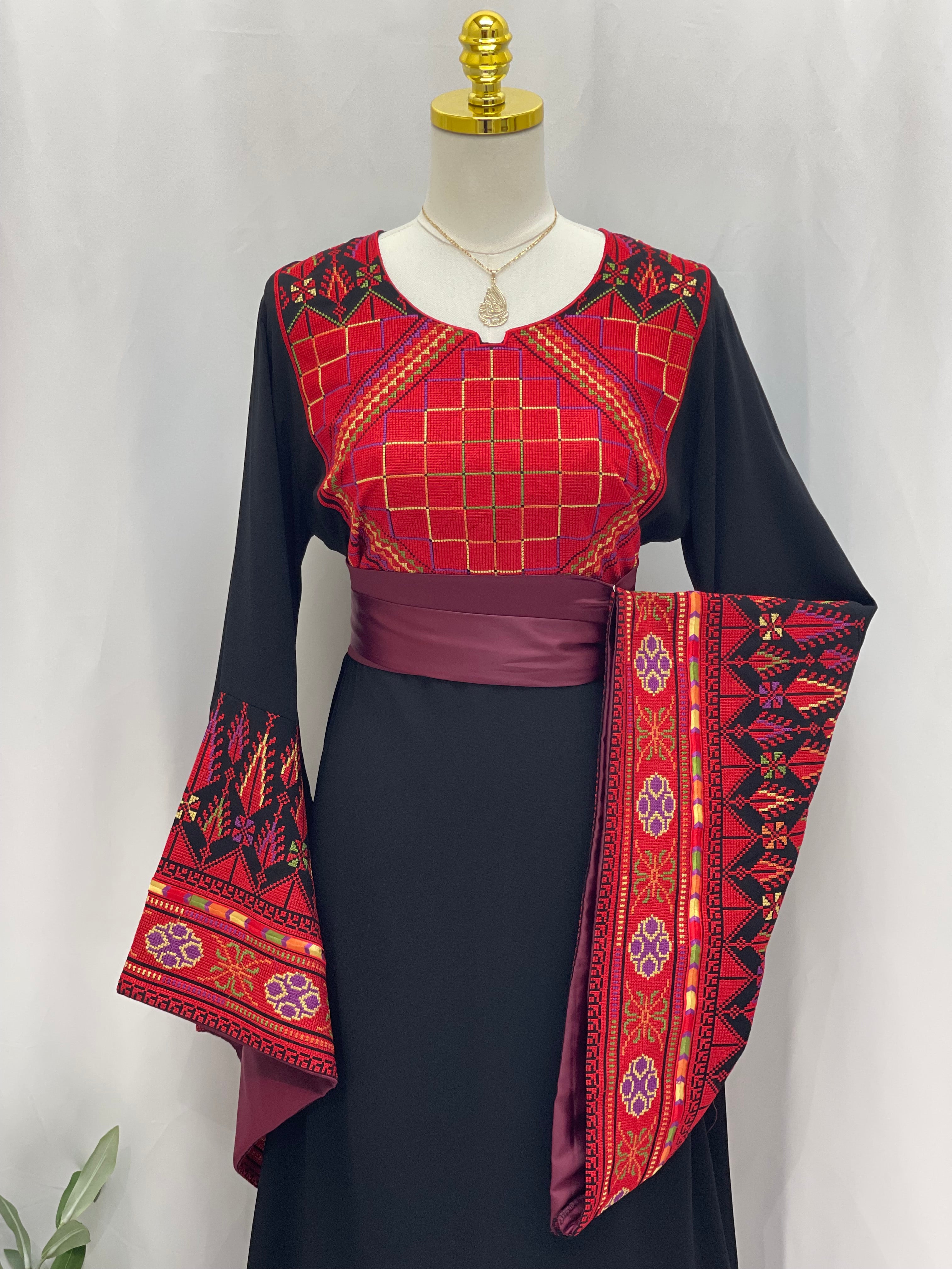 Elegant Embroidered Thoub – Sophisticated Tradition & Modern Luxury - Palestinian Elegance