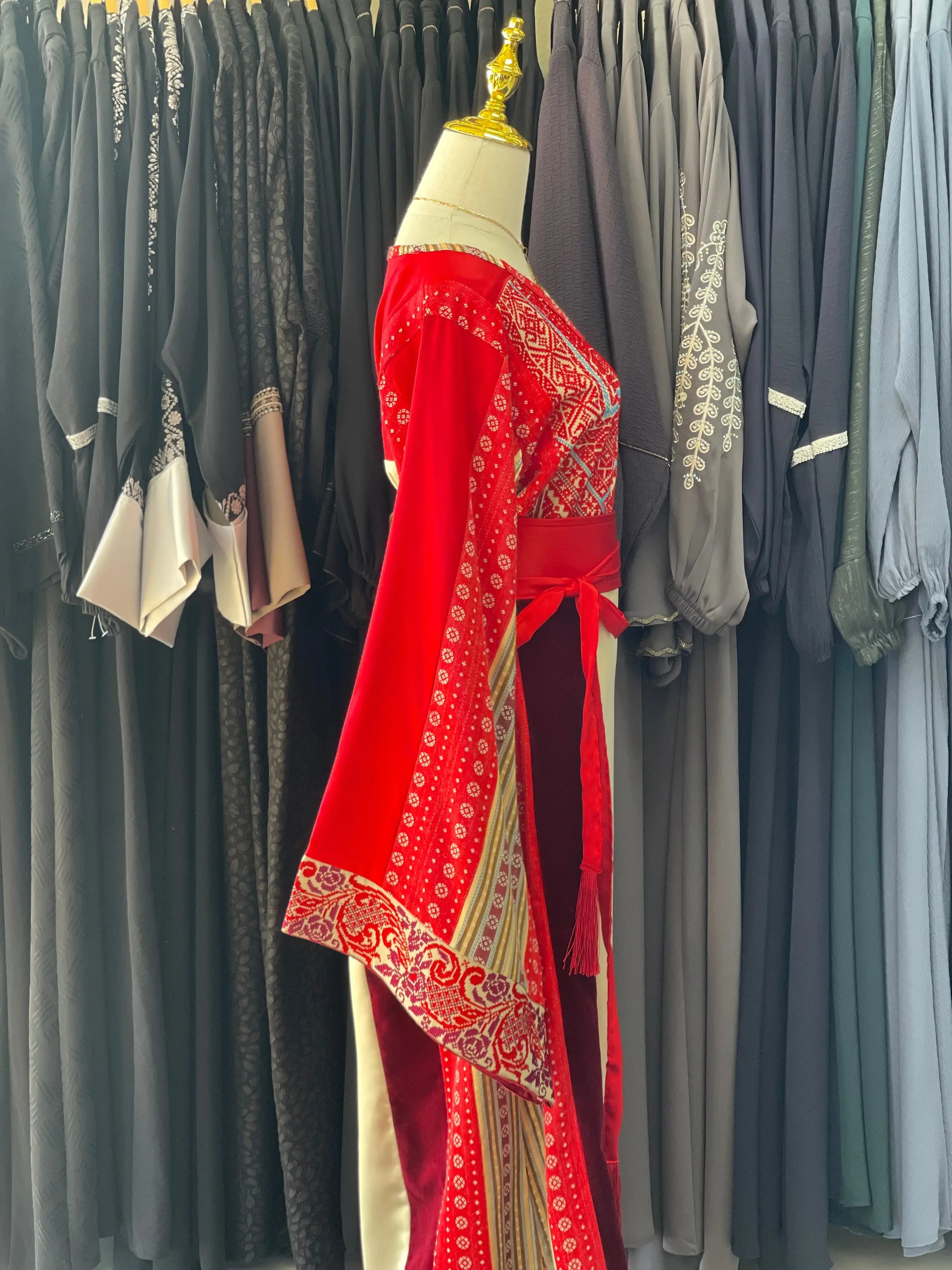 Luxurious Thoub with Saya, Velvet, Safa, and Satin Fabrics Palestinian Elegance
