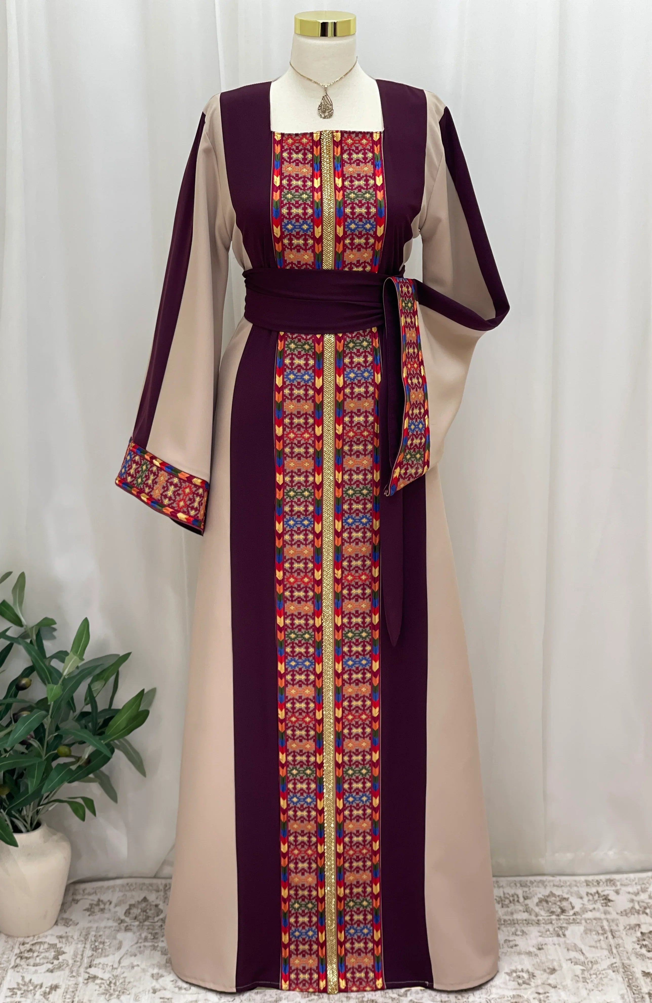 Sella Heritage Elegance Embroidered Thobe