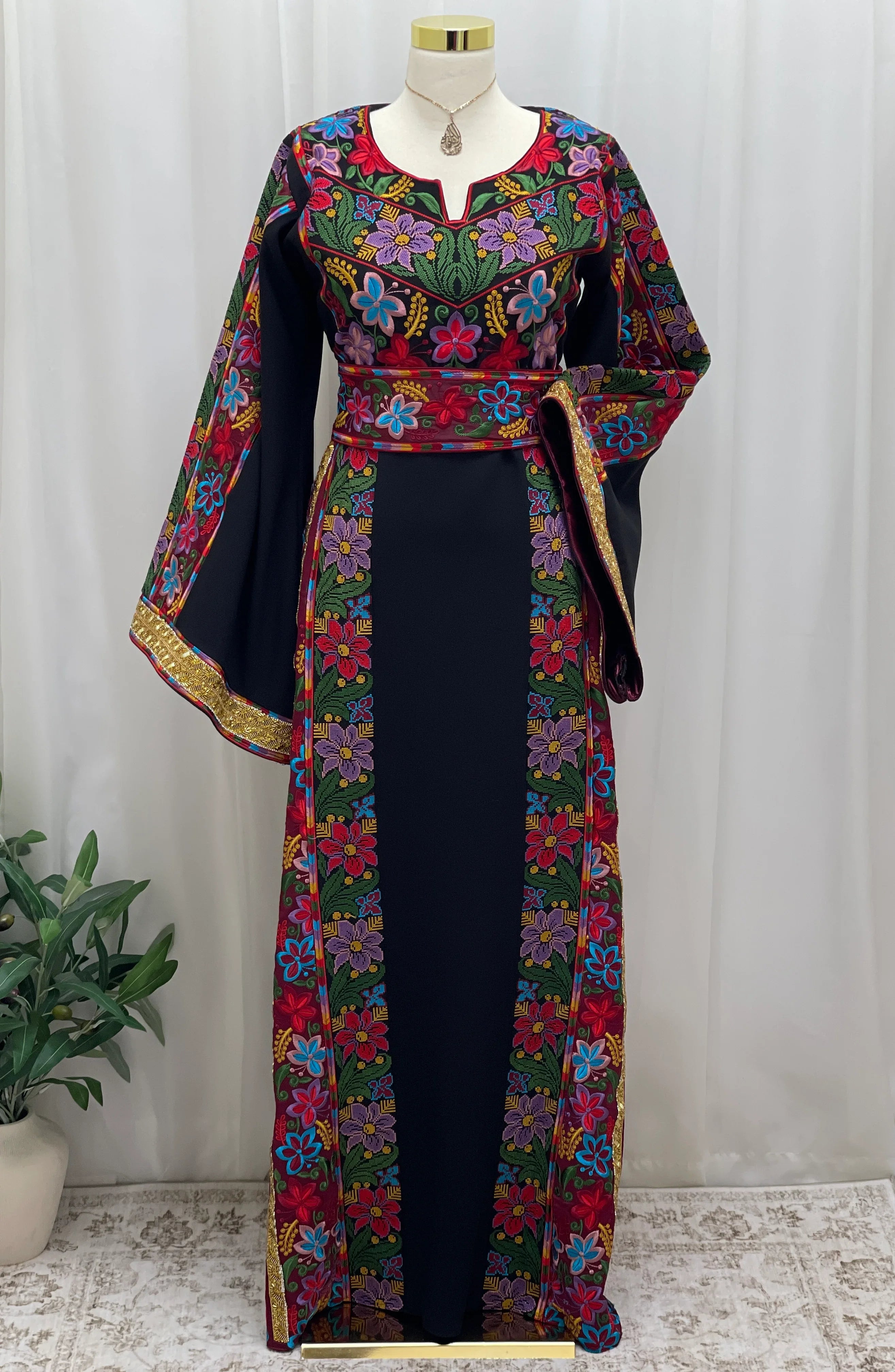 Nool Heritage Embroidered Thobe