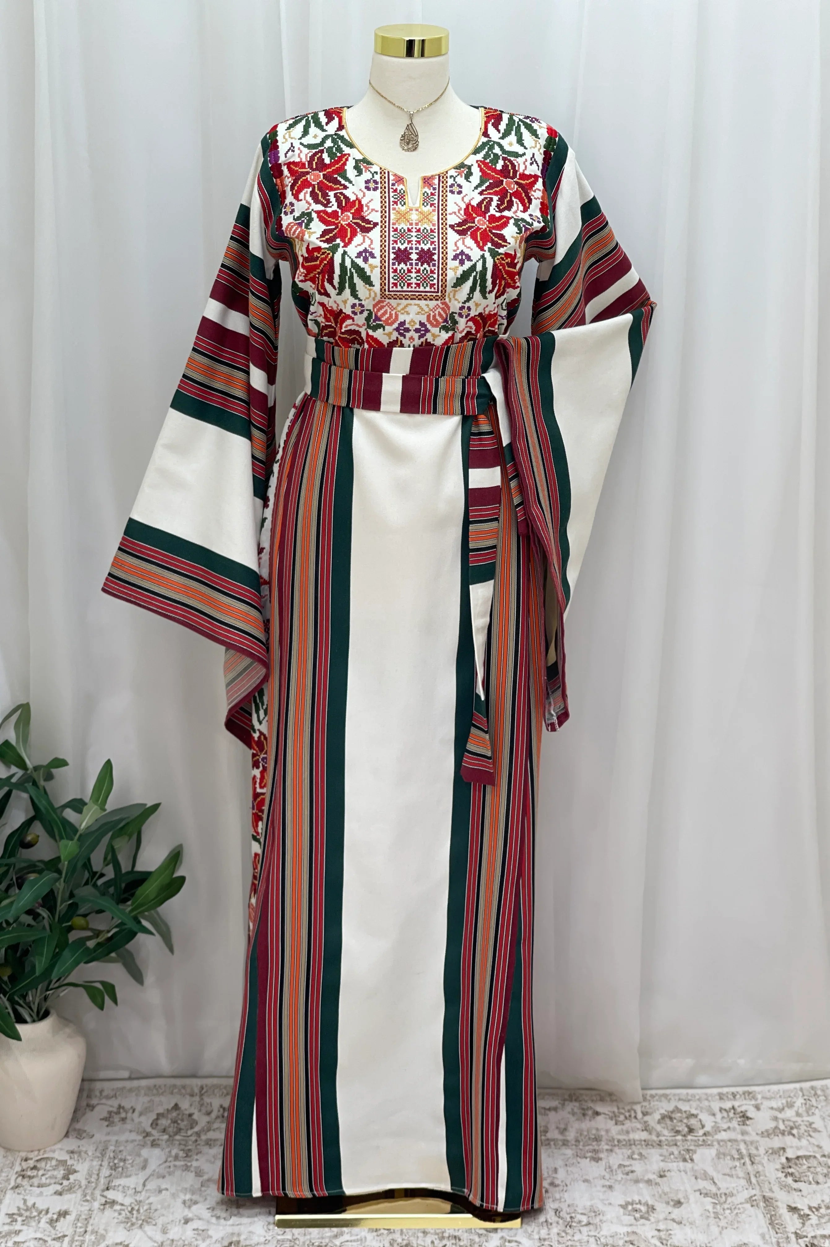 Rimal Heritage Embroidered Majdalwi Thobe