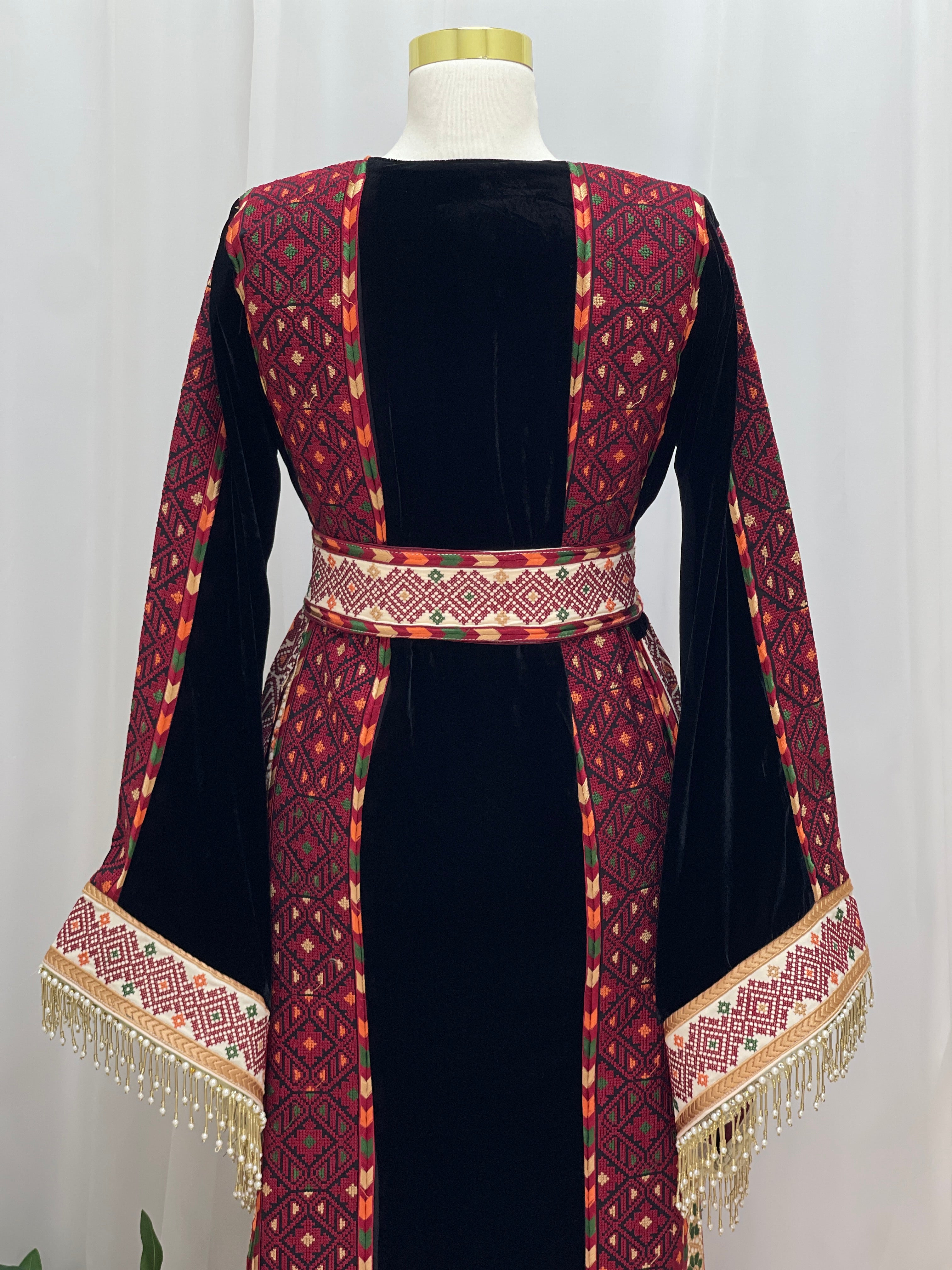 Velvet Embroidered Heritage Thobe – Timeless Heritage Style