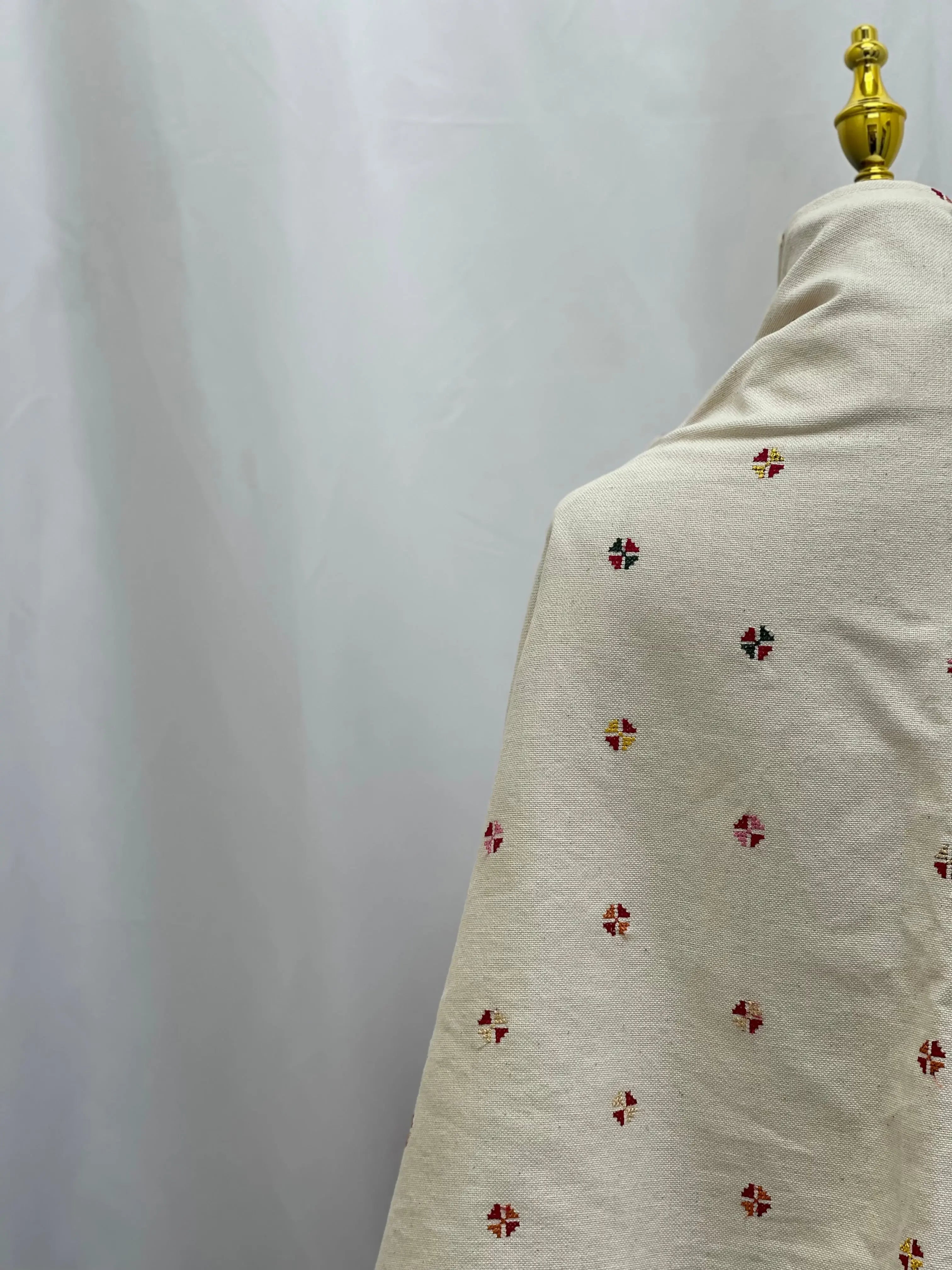 Luxurious Elegance: Embroidered Etamin Shwal Palestinian Elegance