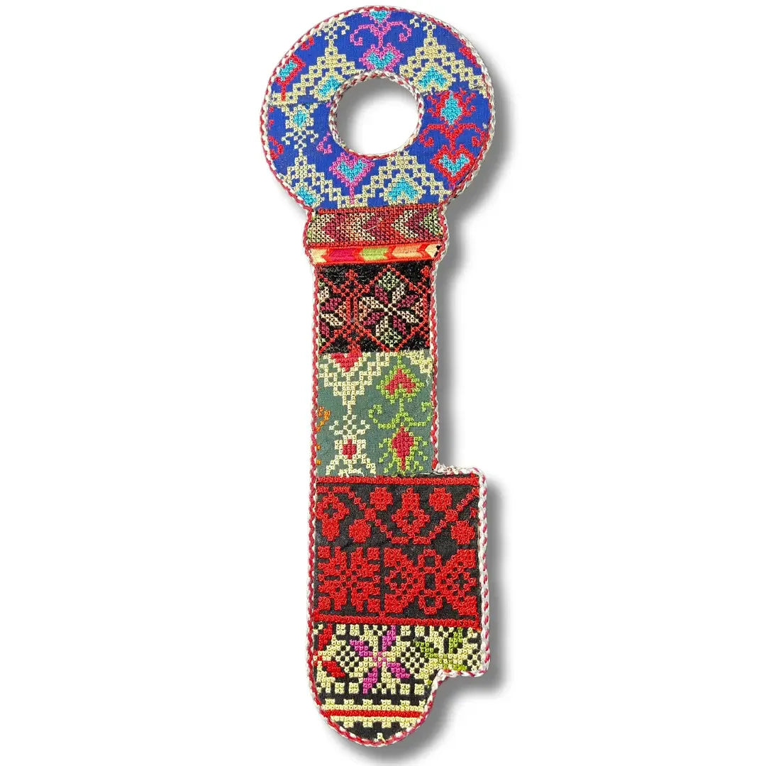 High-Quality Key-Shaped Home Decor with Tatreez Design – Authentic Cultural Artistry Palestinian Elegance