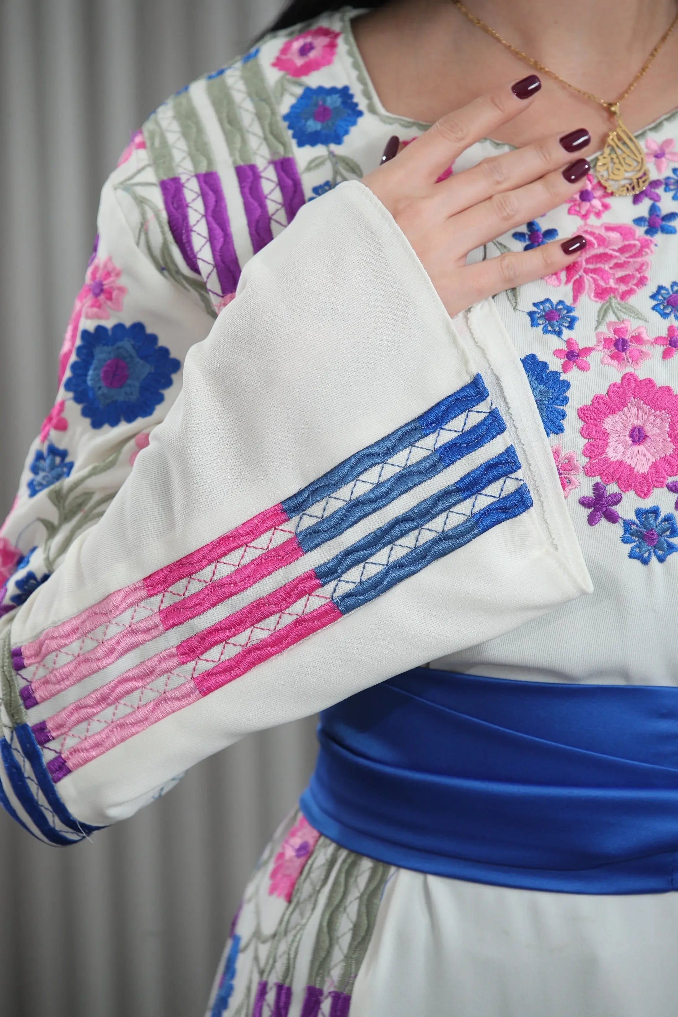 Embroidered White Multicolored Thoub Palestinian Elegance