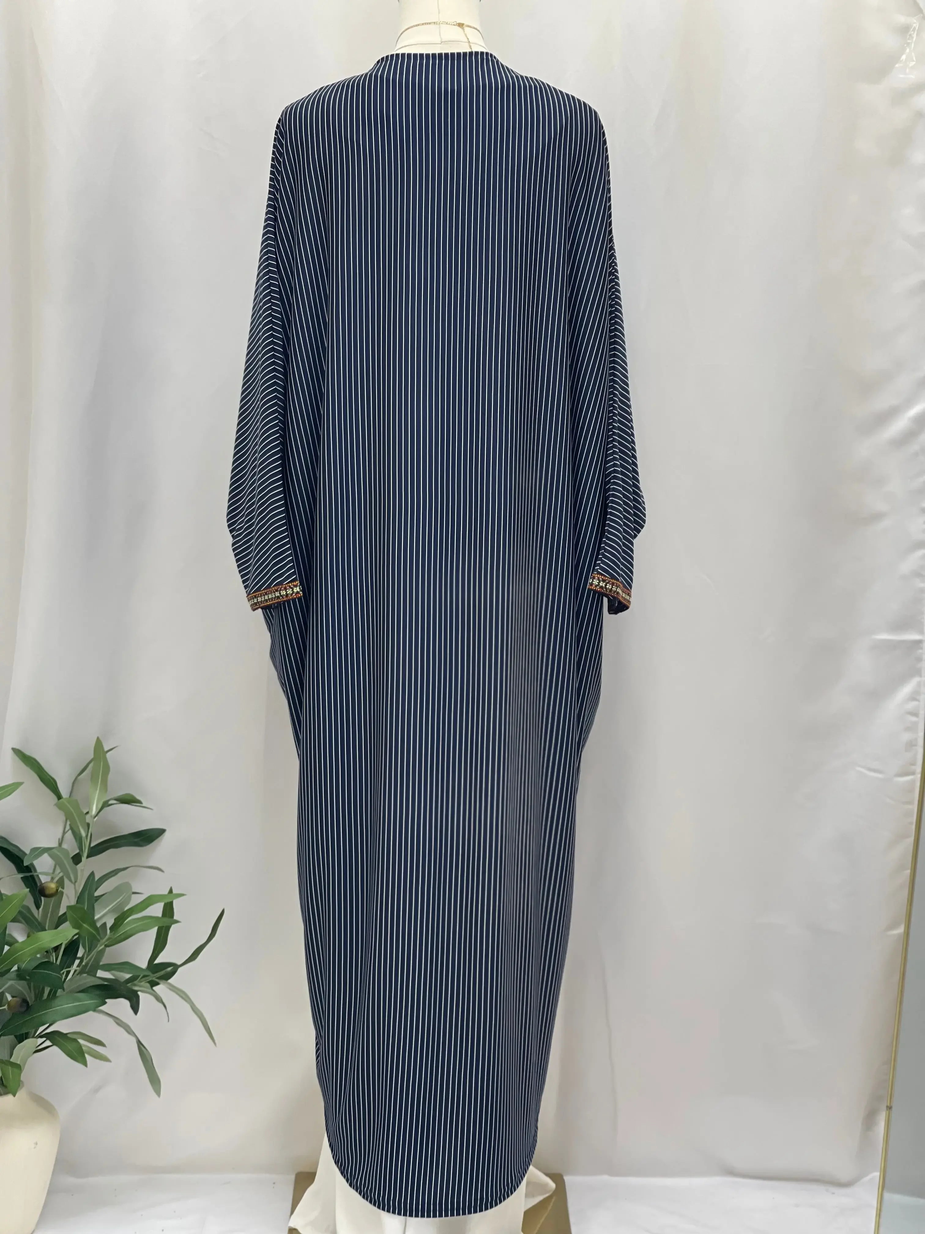 Timeless Sophistication: Jawaher Cardigan Palestinian Elegance