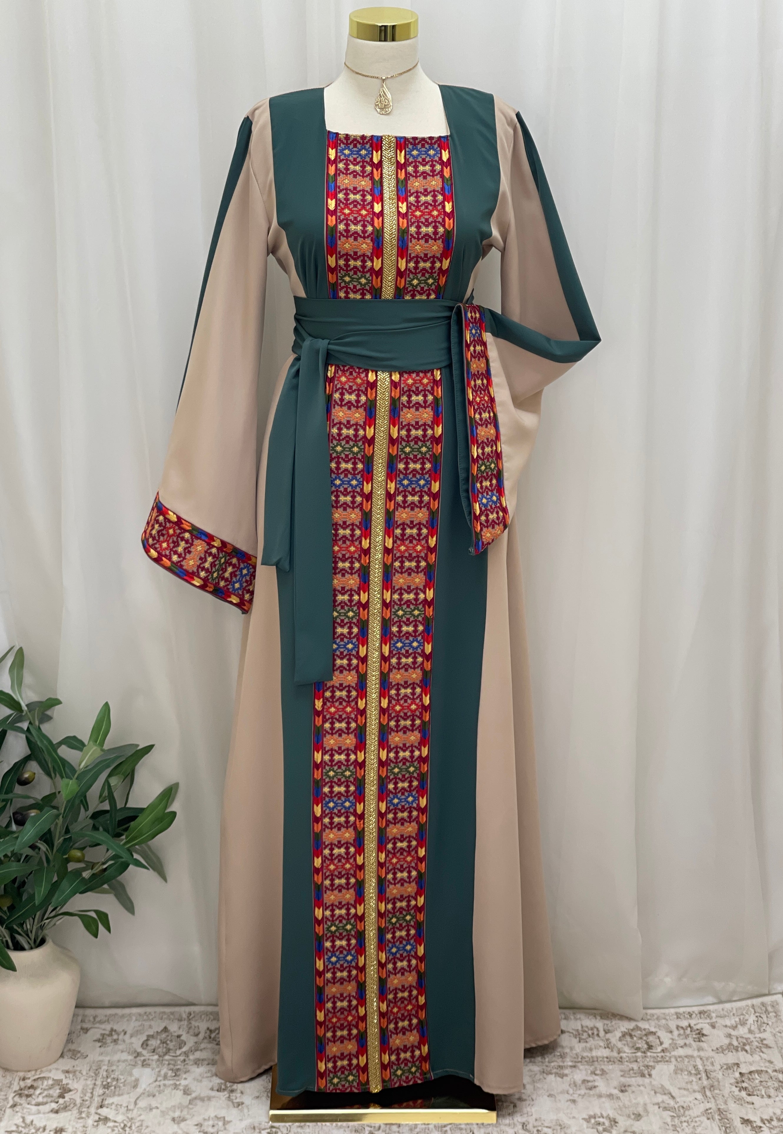 Sella Heritage Elegance Embroidered Thobe - Palestinian Elegance
