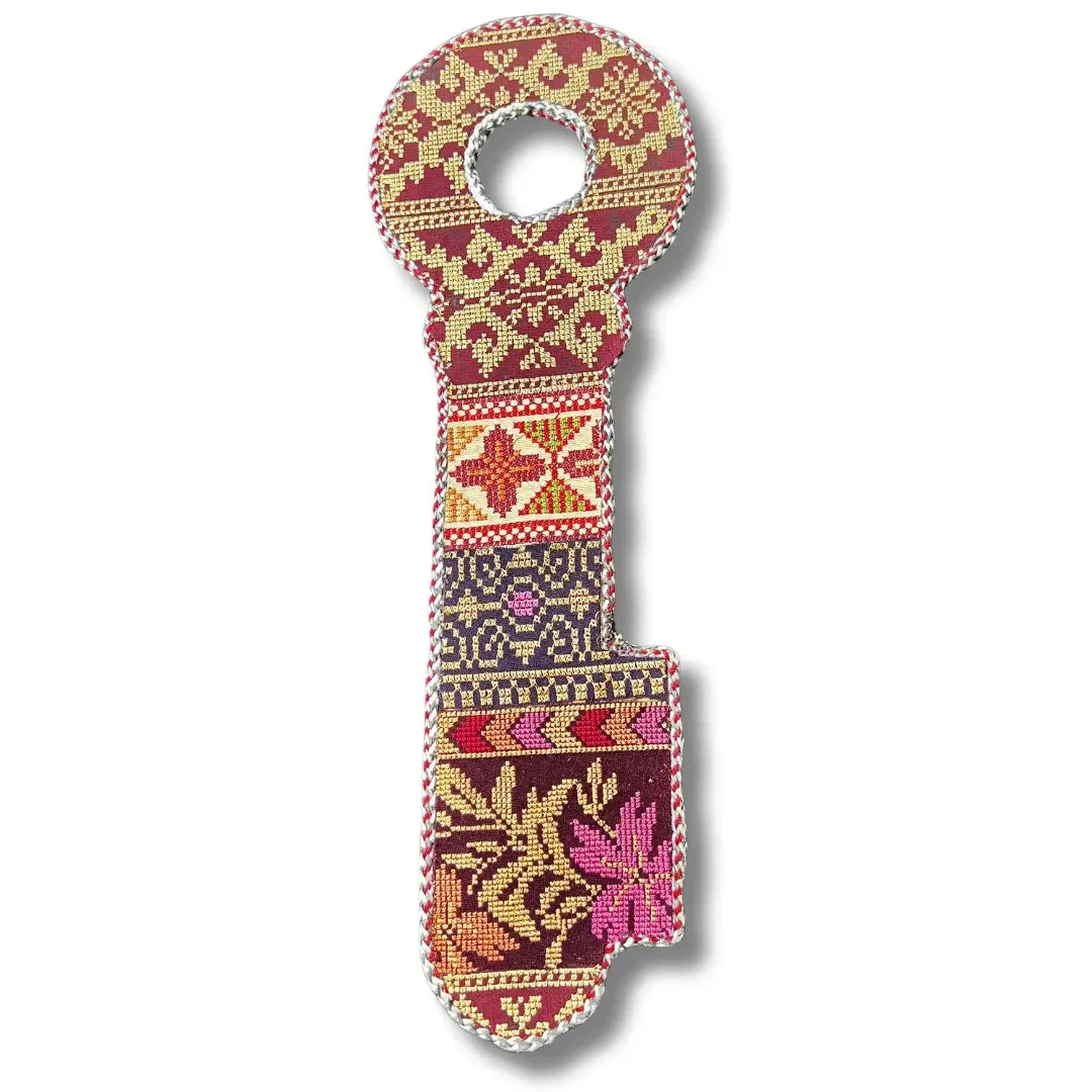 High-Quality Key-Shaped Home Decor with Tatreez Design – Authentic Cultural Artistry Palestinian Elegance