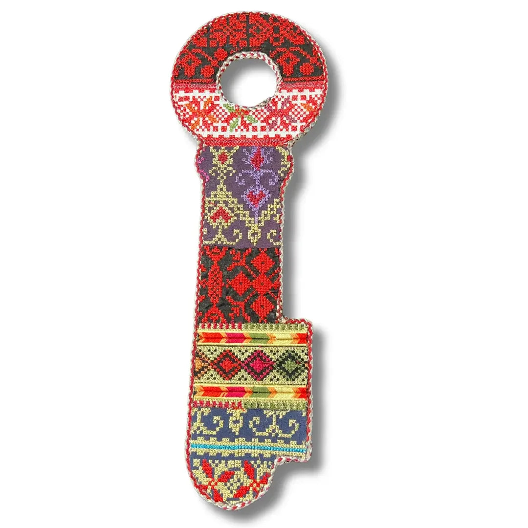 High-Quality Key-Shaped Home Decor with Tatreez Design – Authentic Cultural Artistry Palestinian Elegance