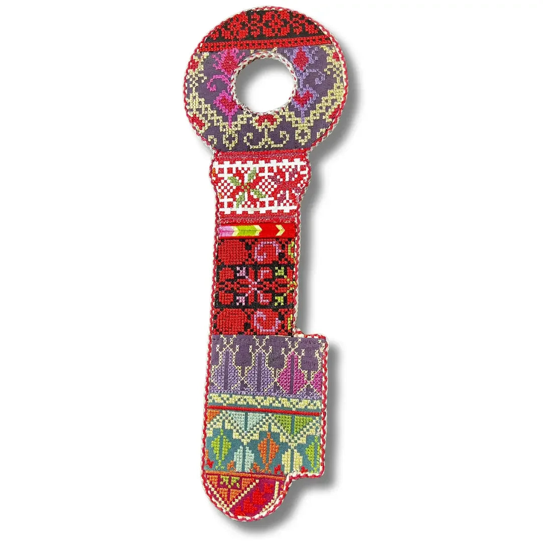 High-Quality Key-Shaped Home Decor with Tatreez Design – Authentic Cultural Artistry Palestinian Elegance