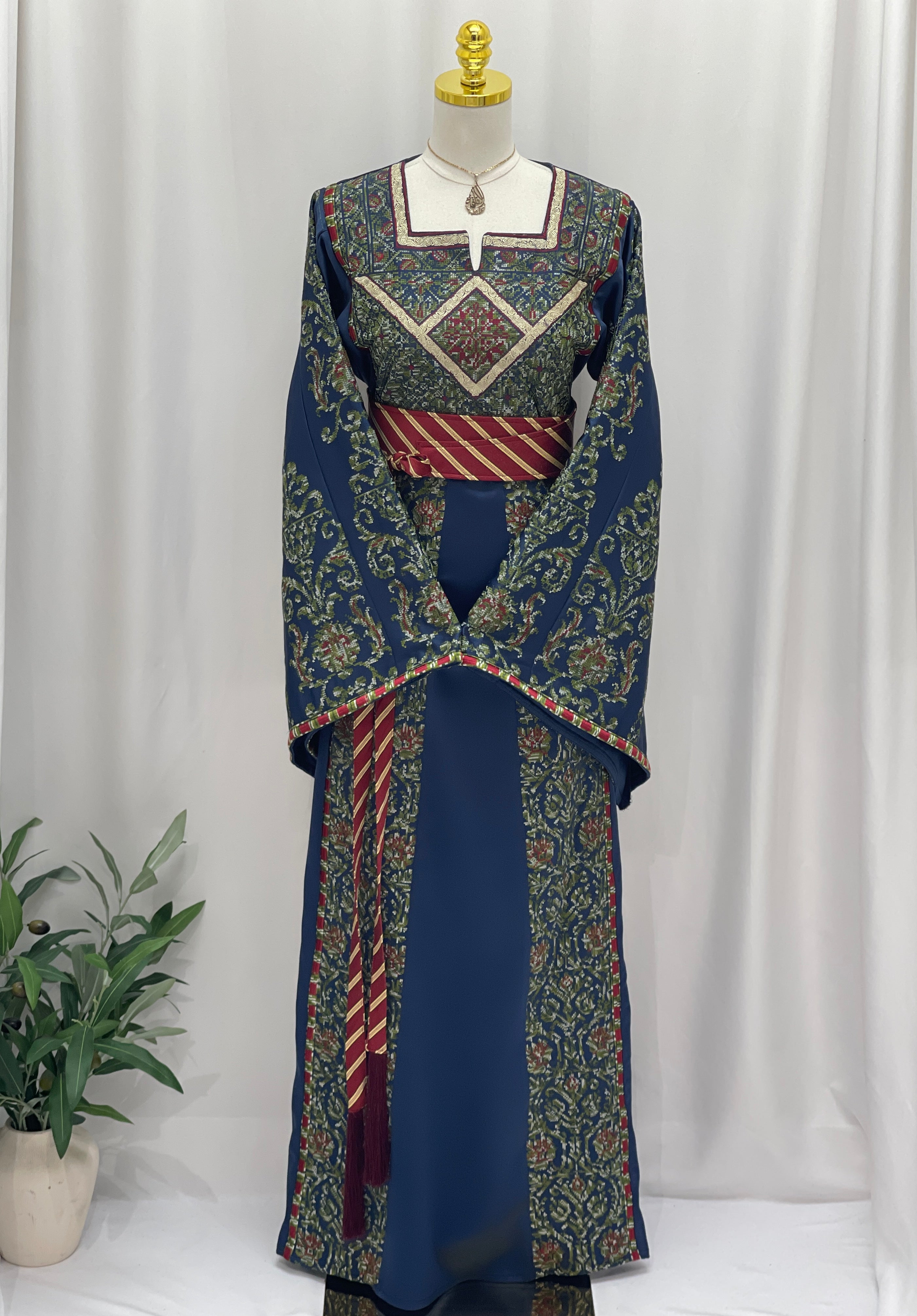 Vintage Heritage Embroidered Thobe