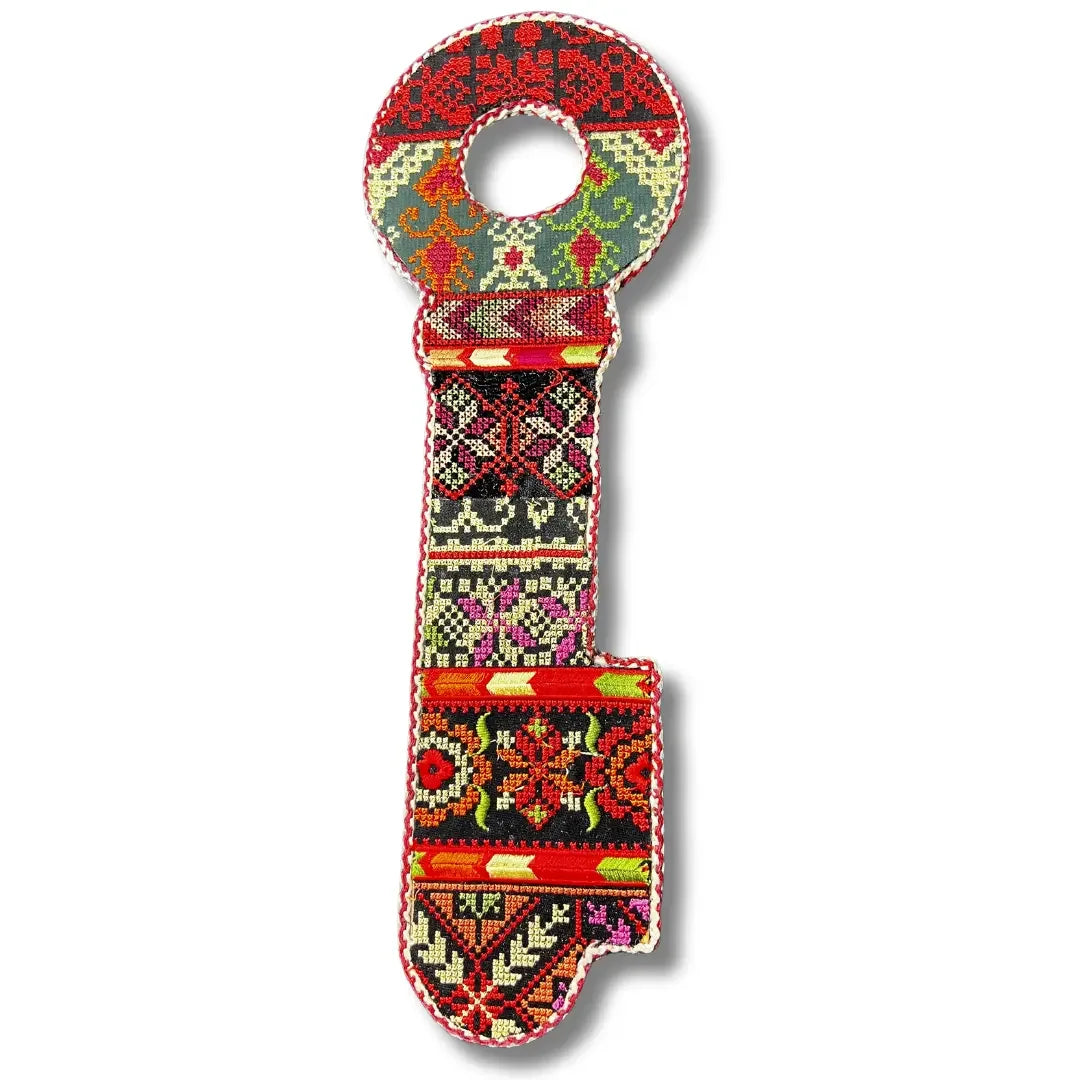 High-Quality Key-Shaped Home Decor with Tatreez Design – Authentic Cultural Artistry Palestinian Elegance