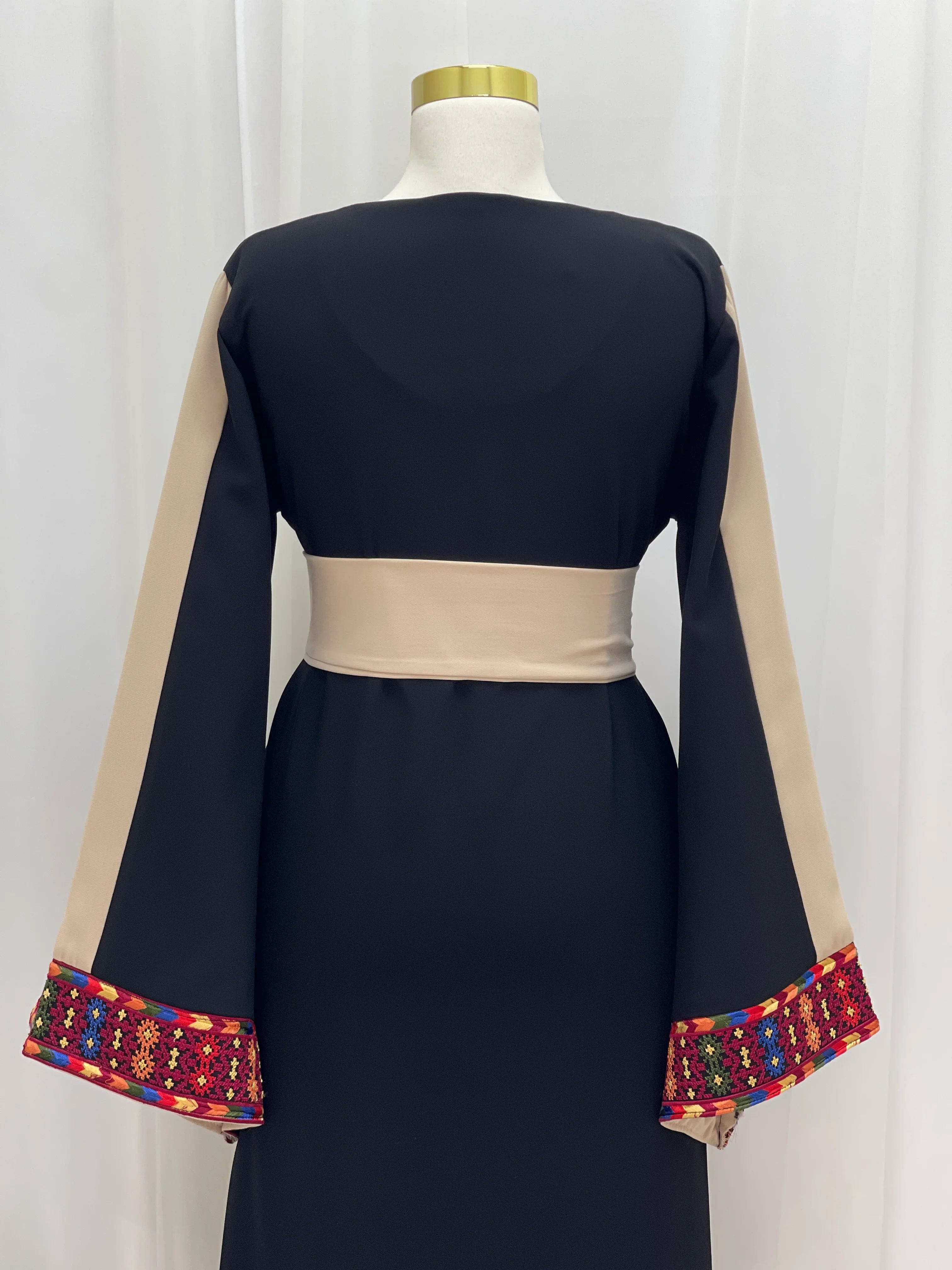 Sella Heritage Elegance Embroidered Thobe