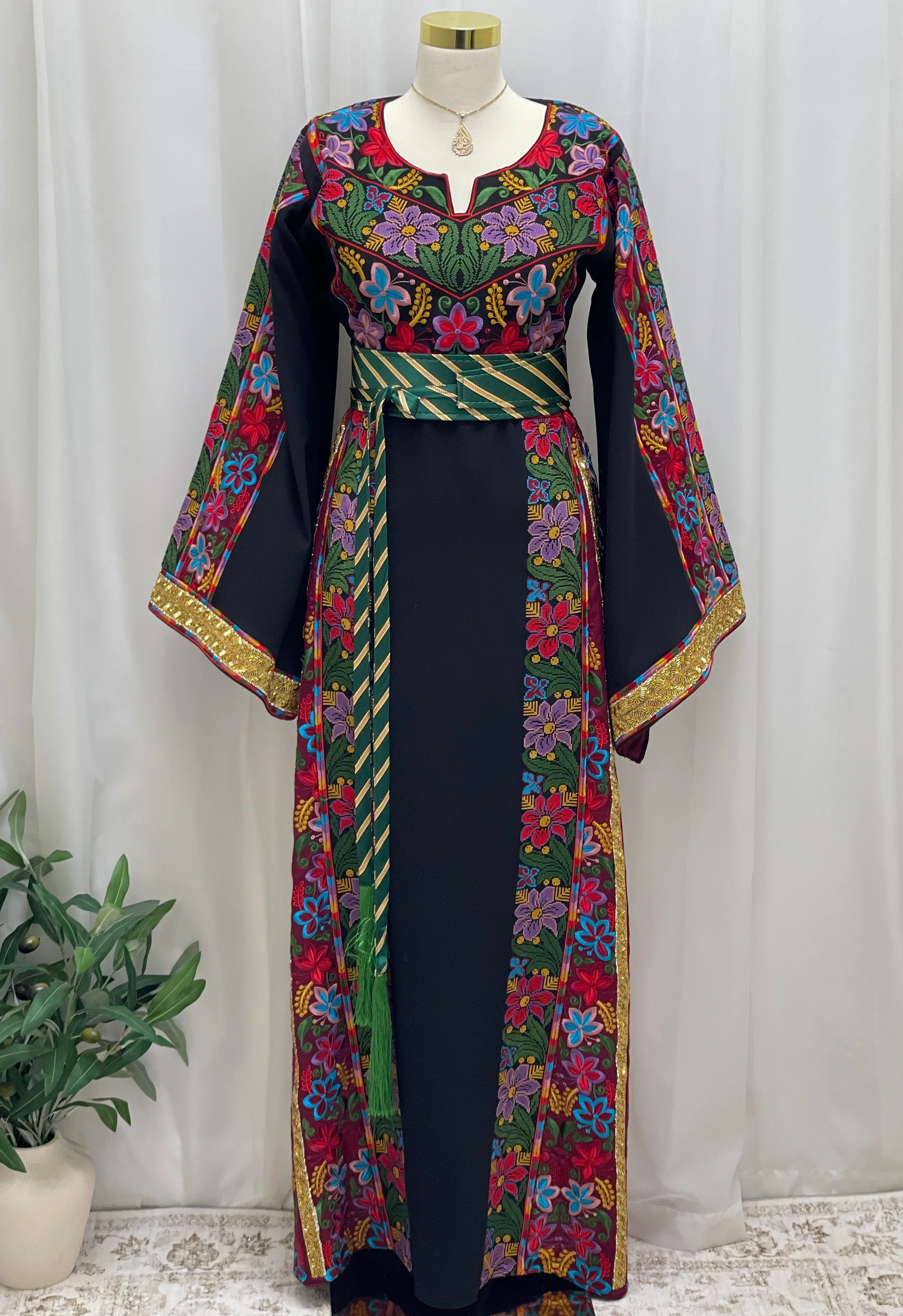 Nool Heritage Embroidered Thobe