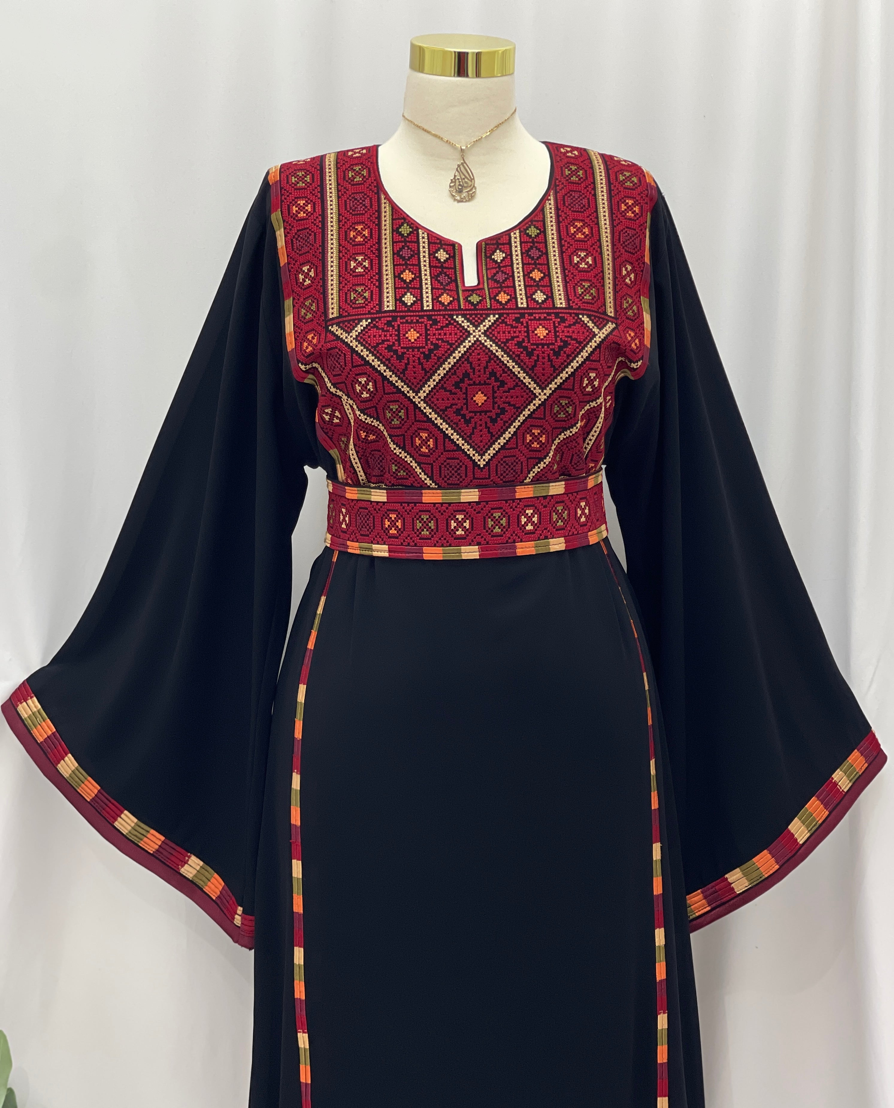 Manajel Embroidered Classic Thobe