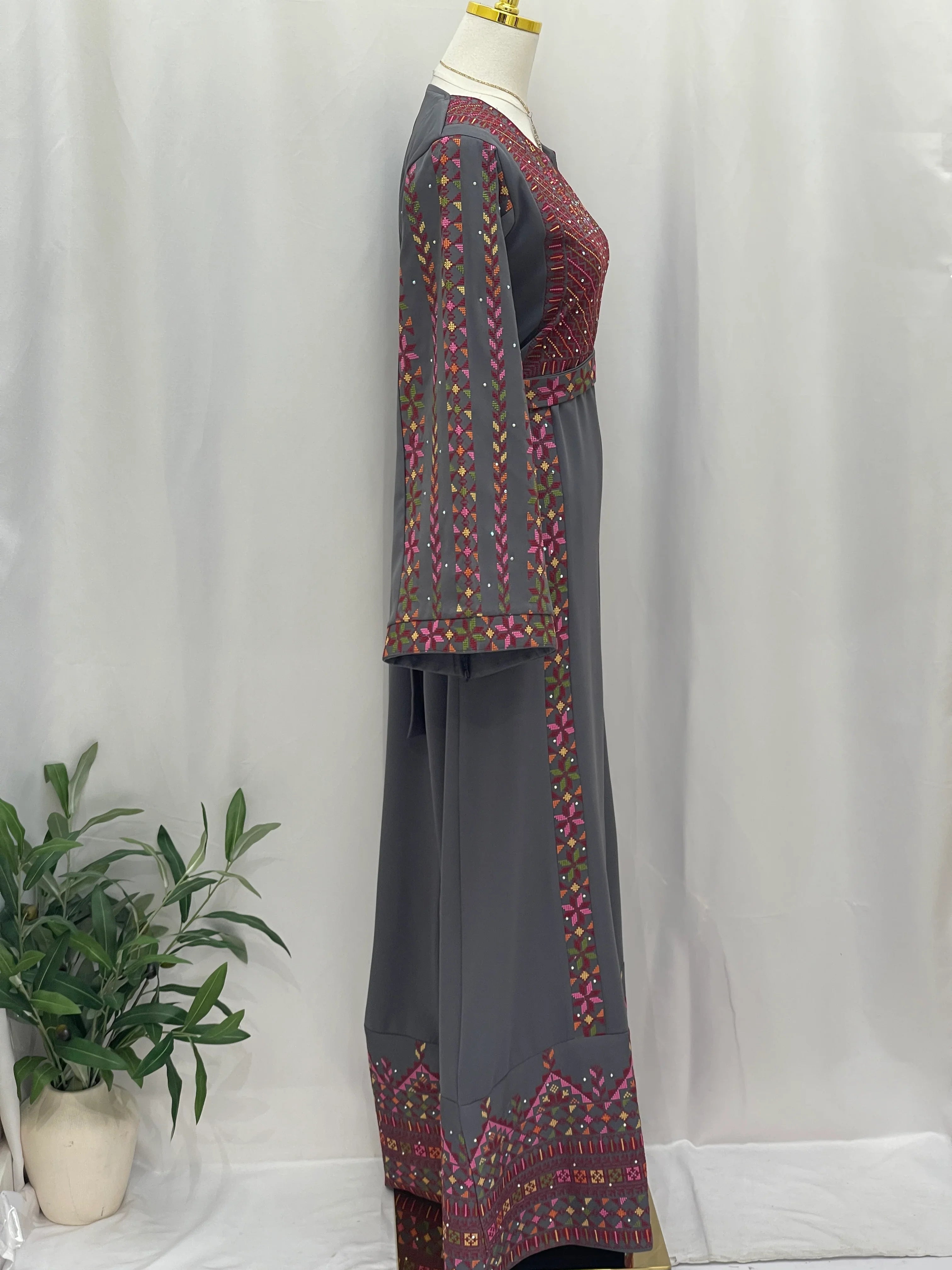 ثوب فلسطيني مطرز بسيط – زي تاتريز تقليدي