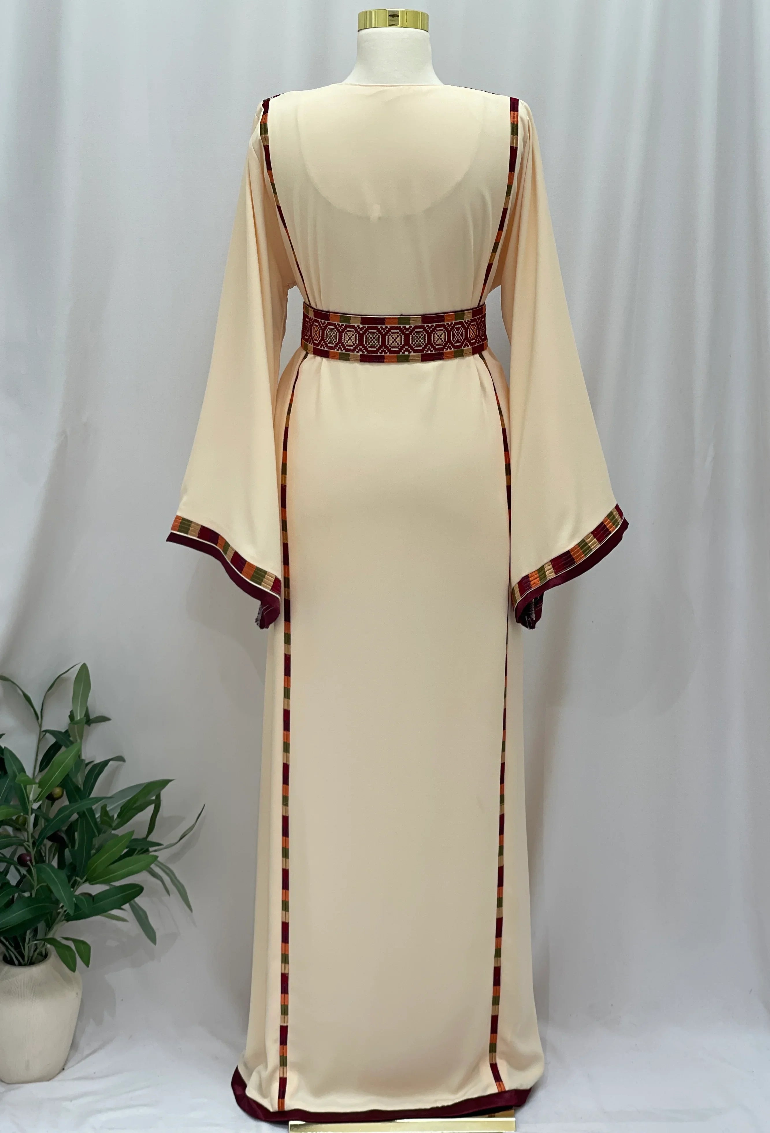 Manajel Embroidered Classic Thobe