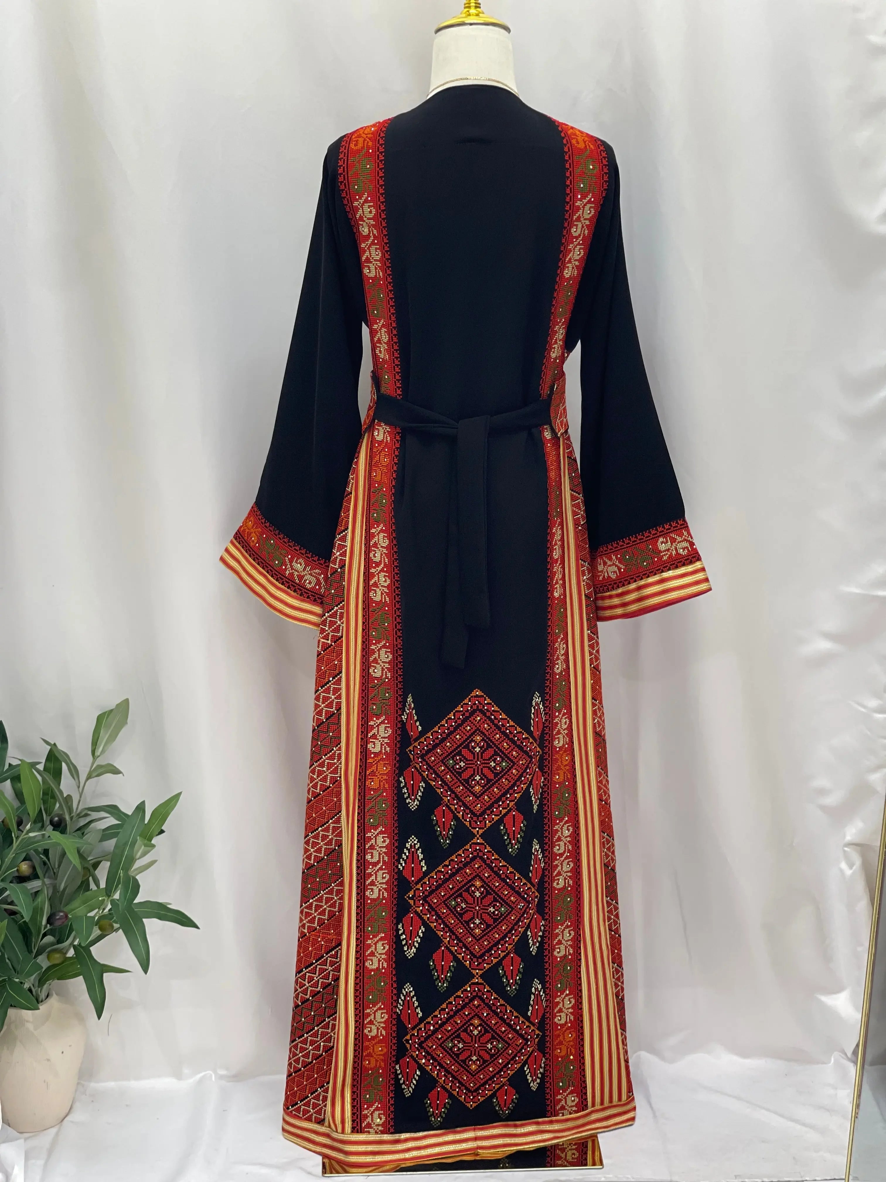 Salma Embroidery Thoub: Elegance and Exquisite Craftsmanship Palestinian Elegance