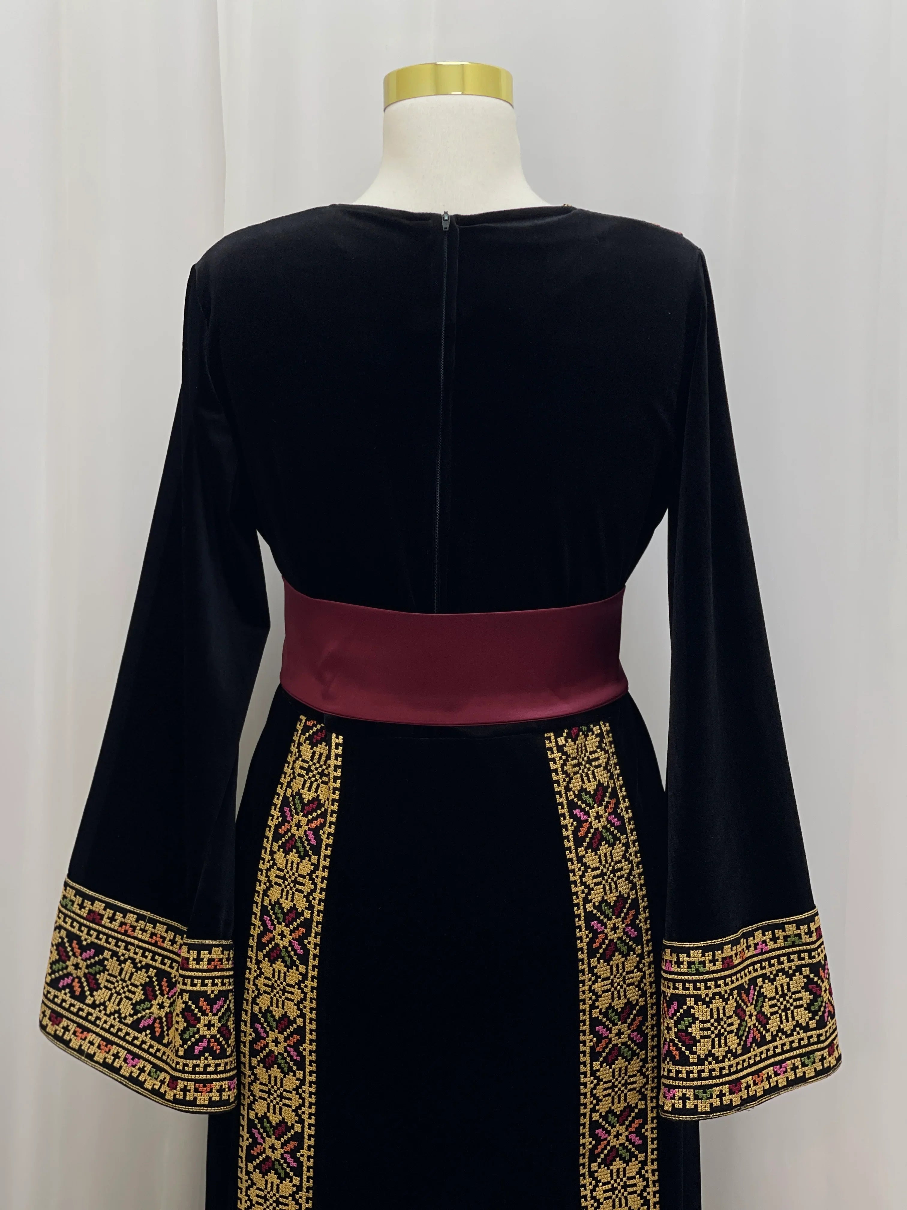 Al Noor Velvet Couture Thobe – Timeless Velvet Thobe Design