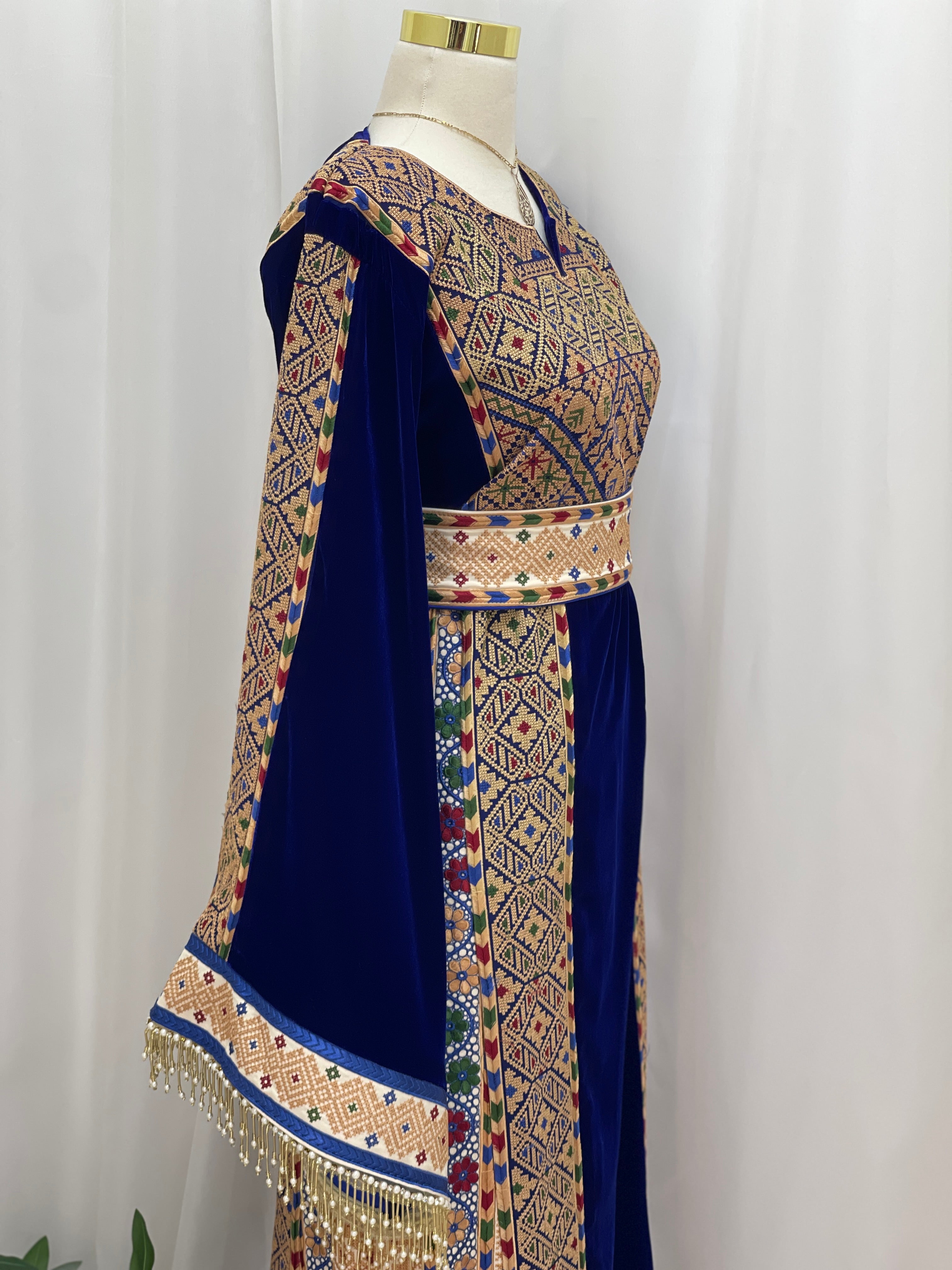 Velvet Embroidered Heritage Thobe – Timeless Heritage Style