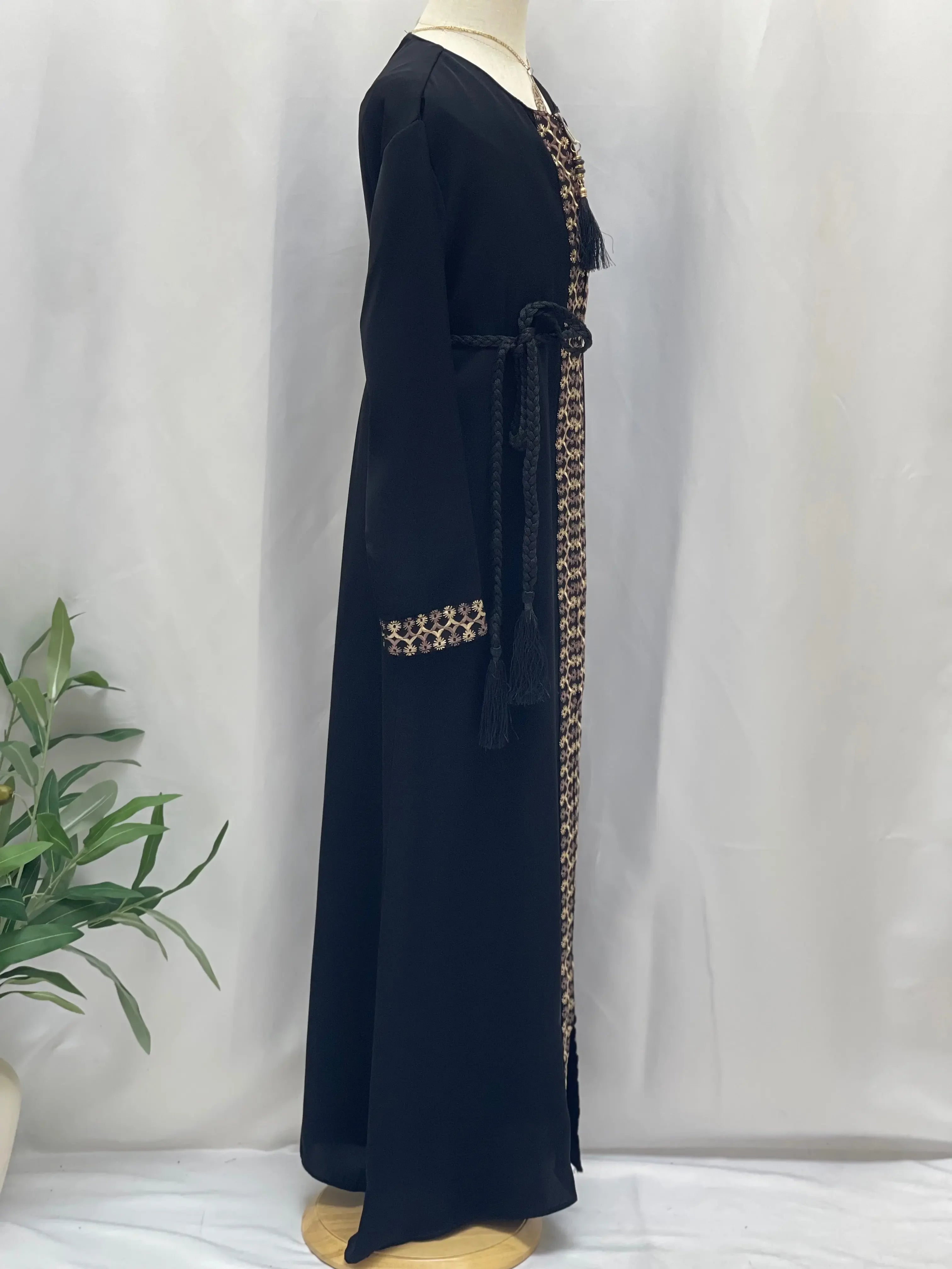 Elegance and Modesty: Princess Ramadan Abaya Palestinian Elegance