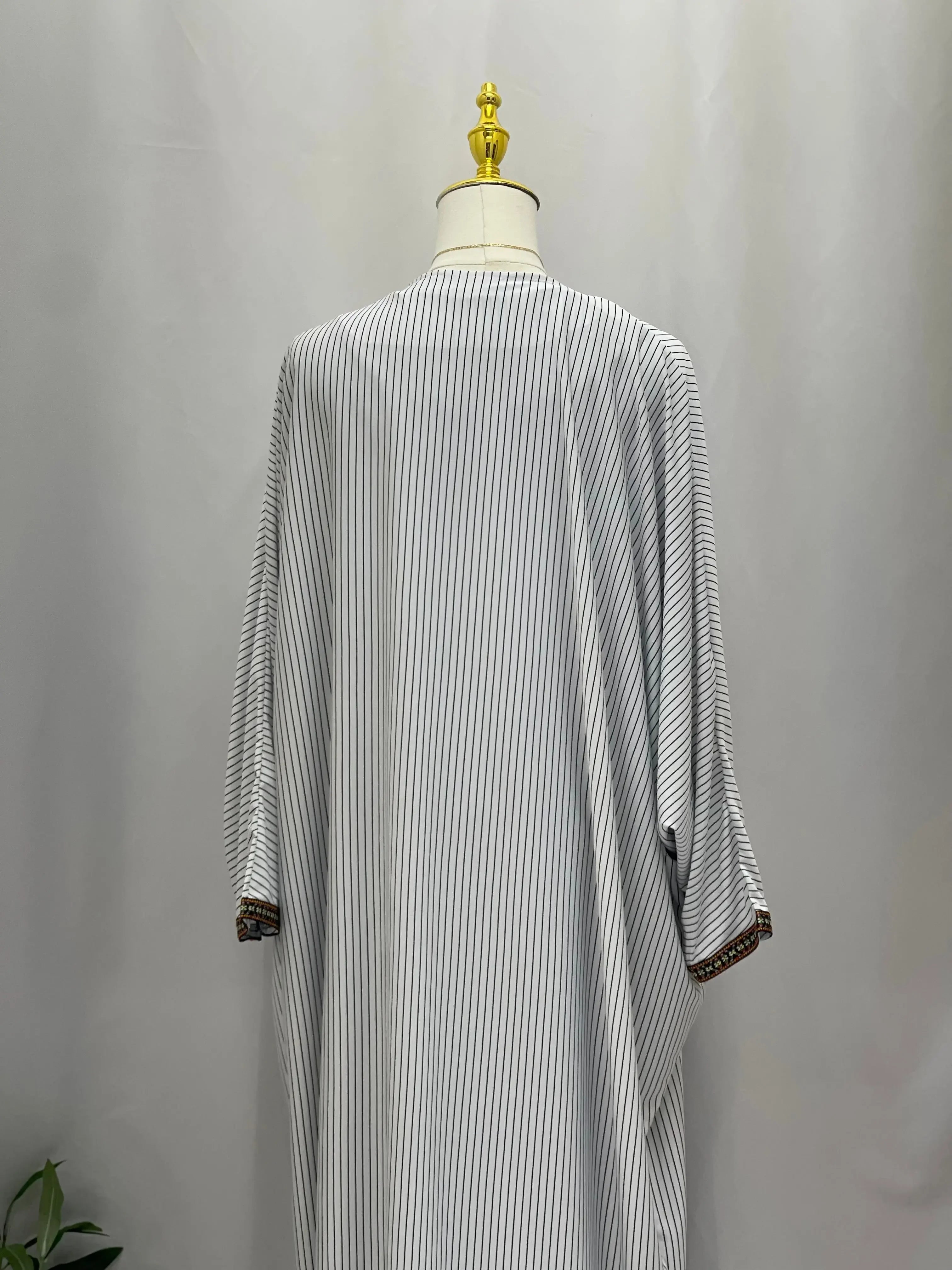Timeless Sophistication: Jawaher Cardigan Palestinian Elegance