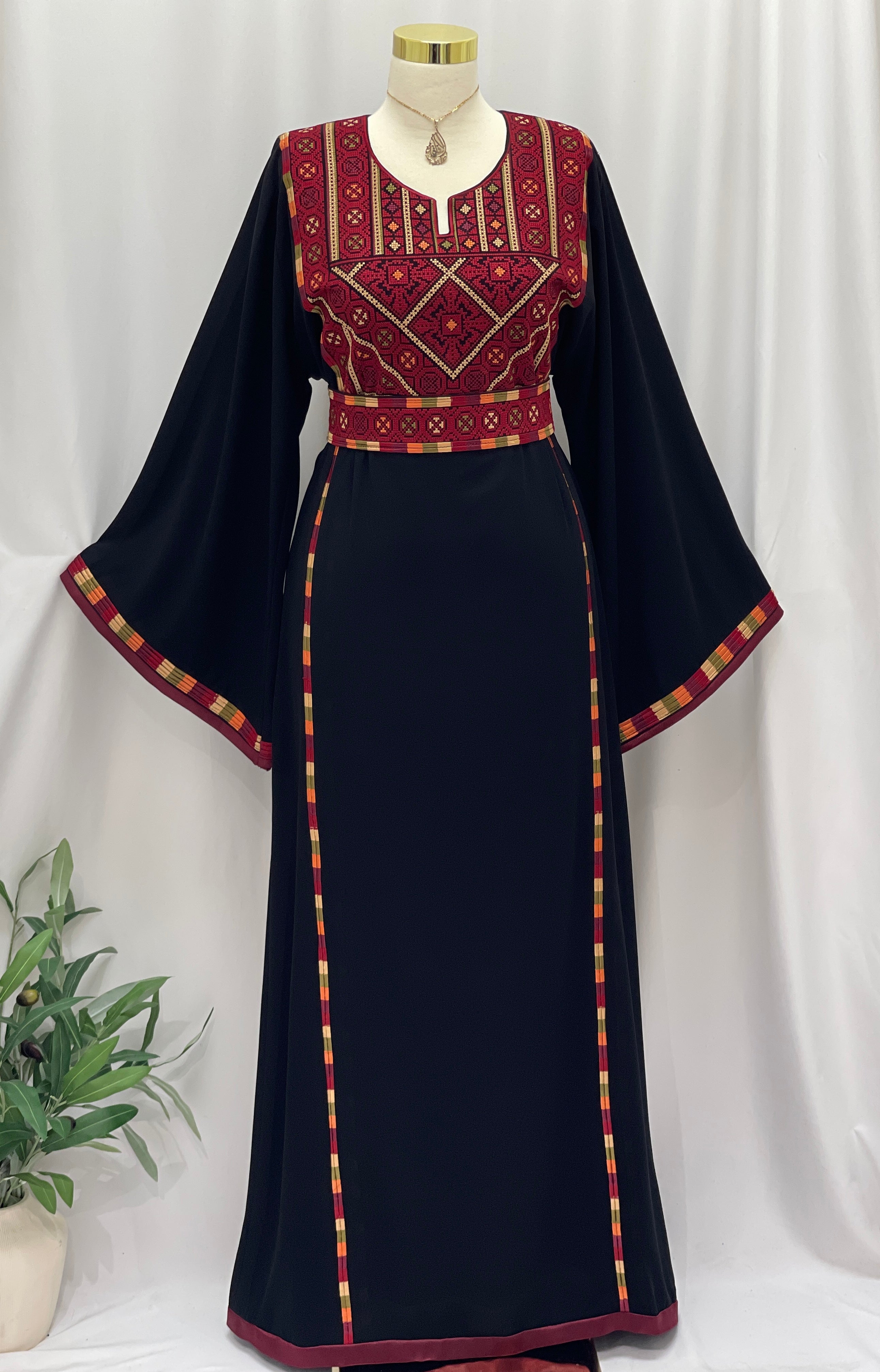 Manajel Embroidered Classic Thobe