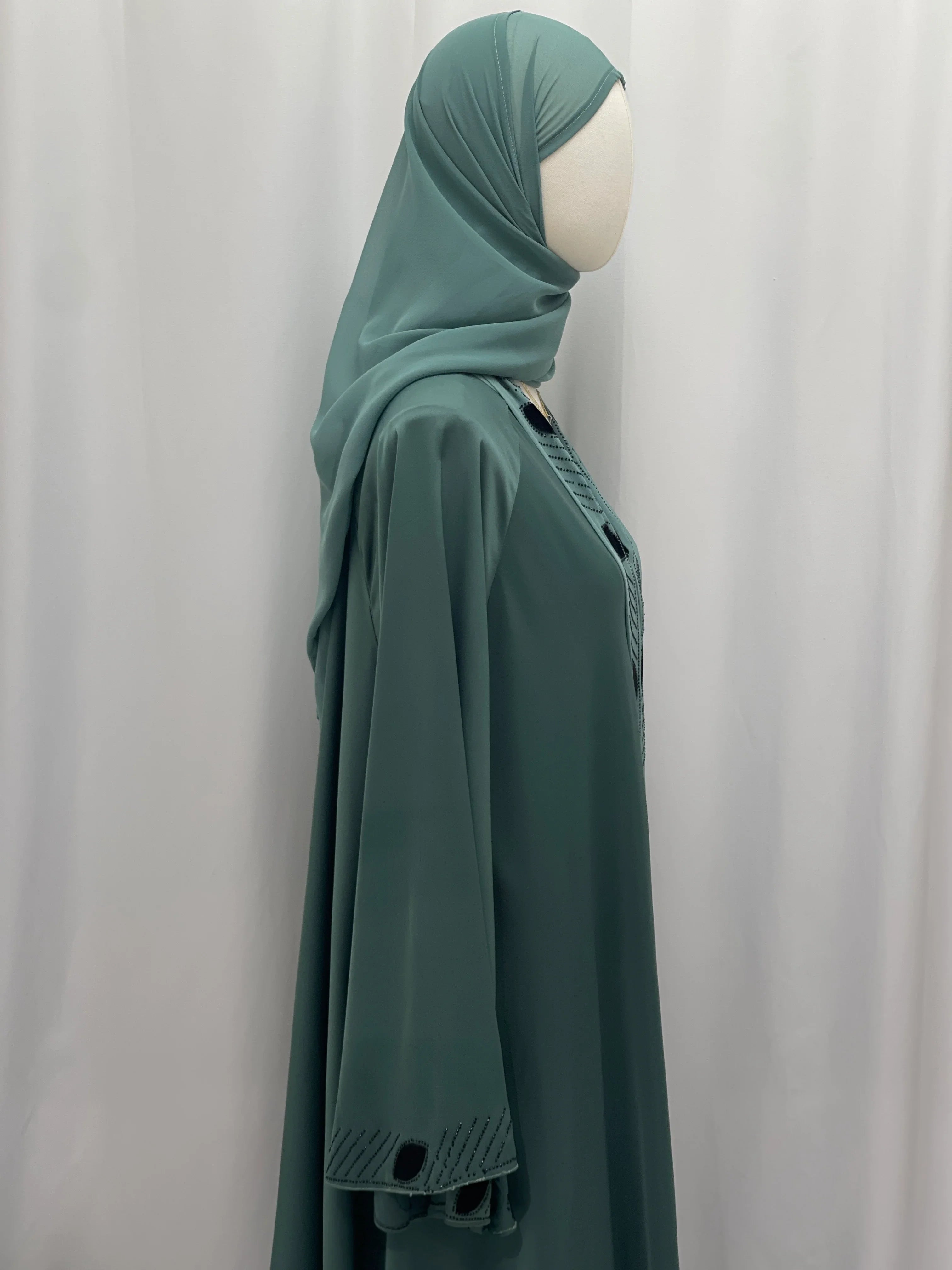 عباية نرجس – لباس أنيق ومحتشم ذو تصميم خالد