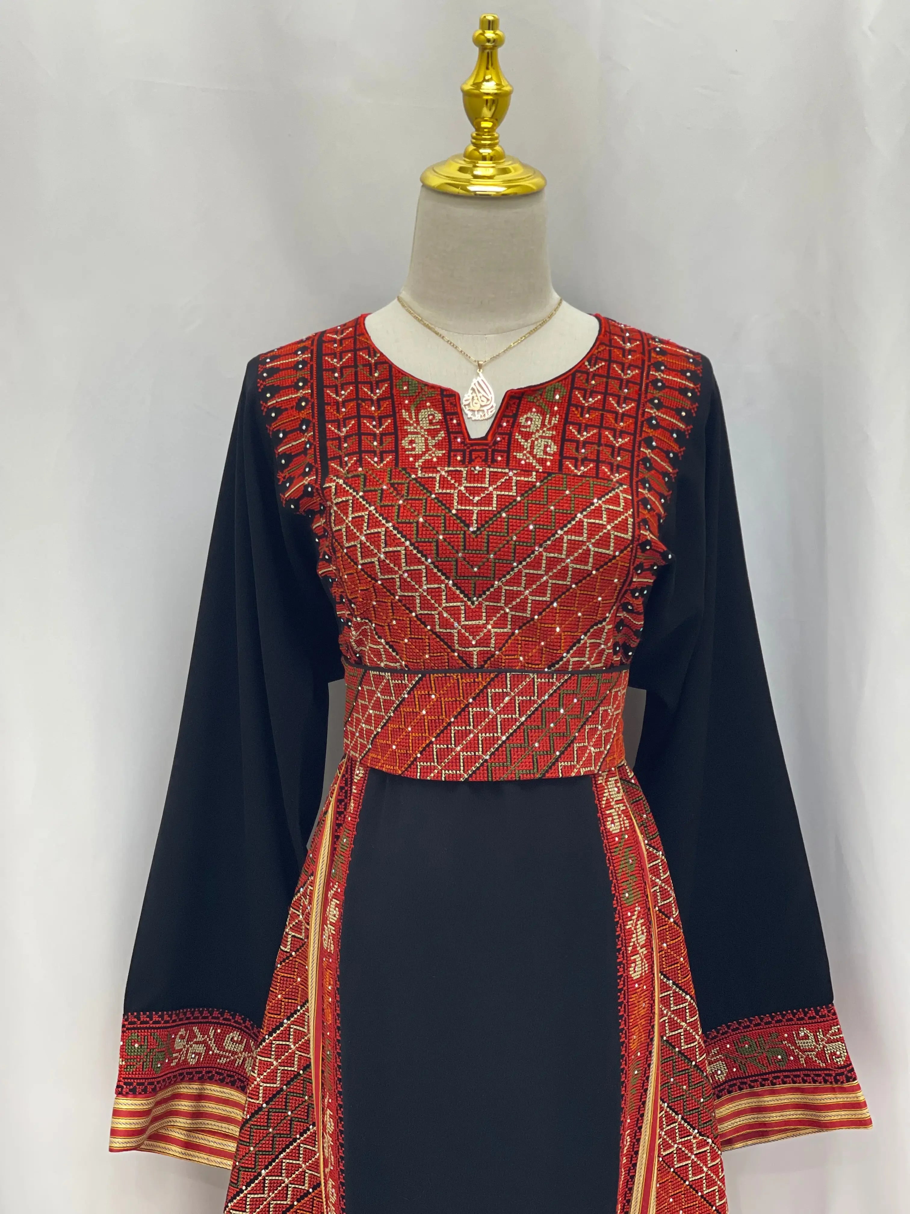 Salma Embroidery Thoub: Elegance and Exquisite Craftsmanship Palestinian Elegance