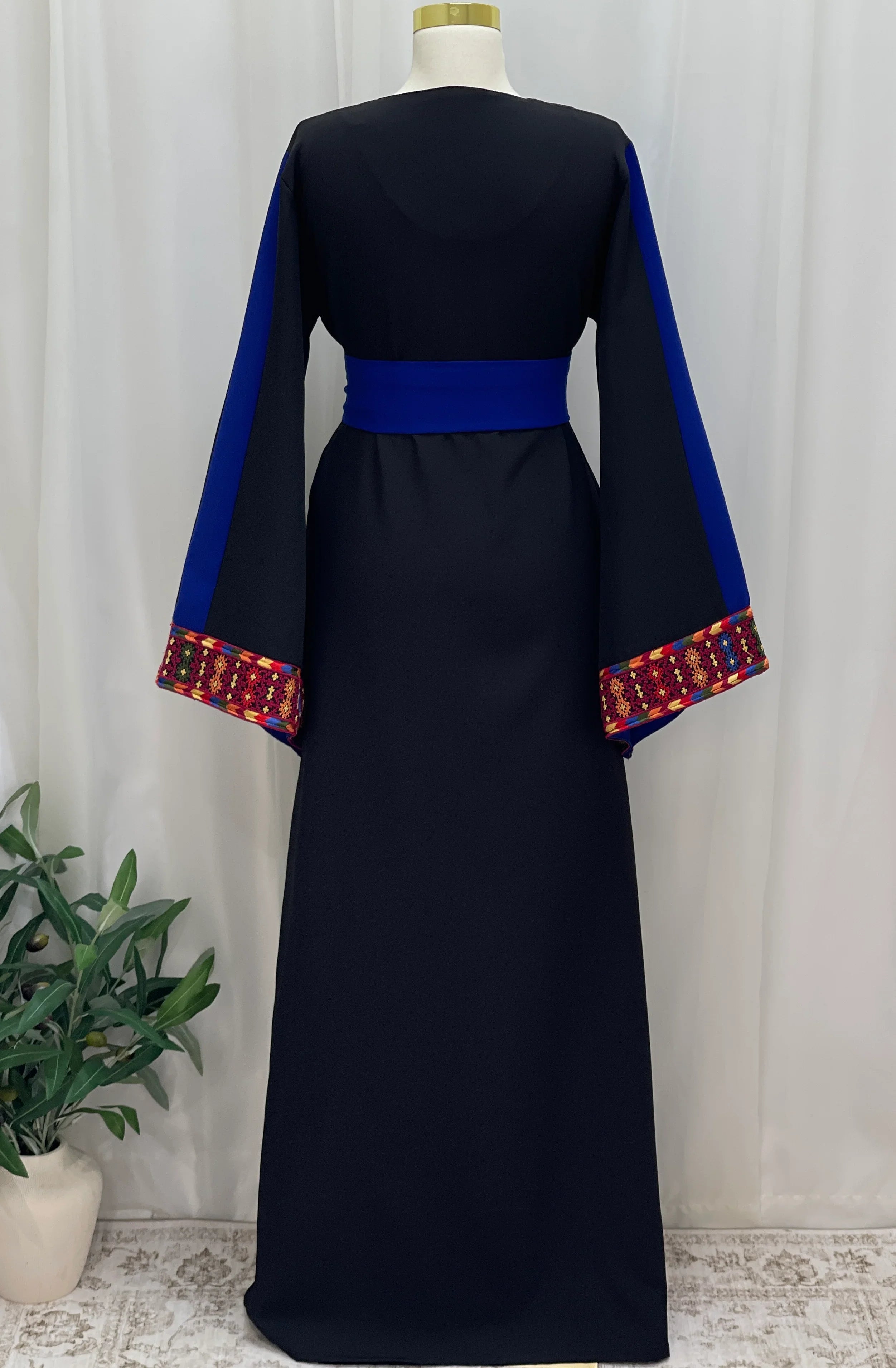 Sella Heritage Elegance Embroidered Thobe