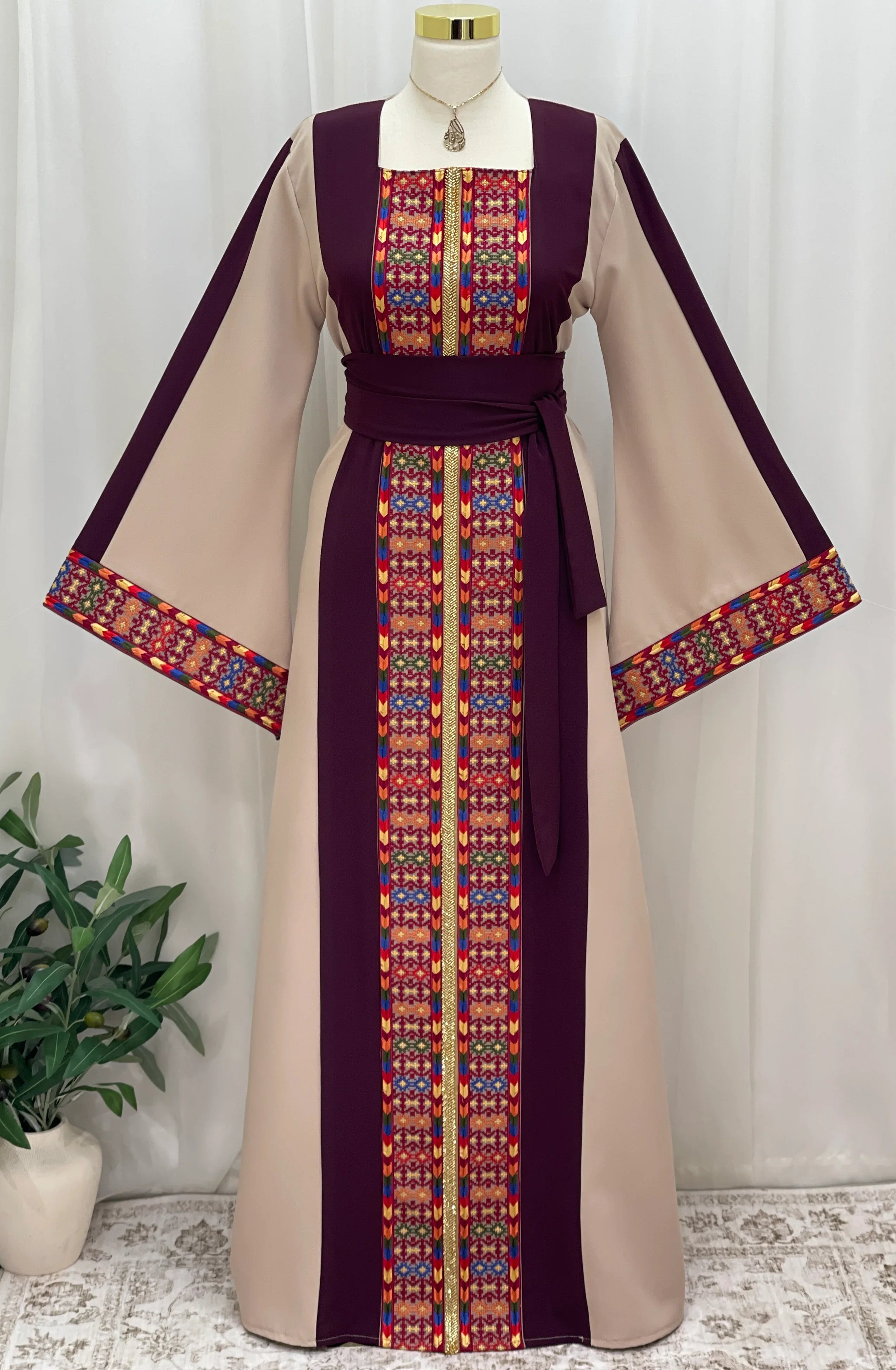 Sella Heritage Elegance Embroidered Thobe