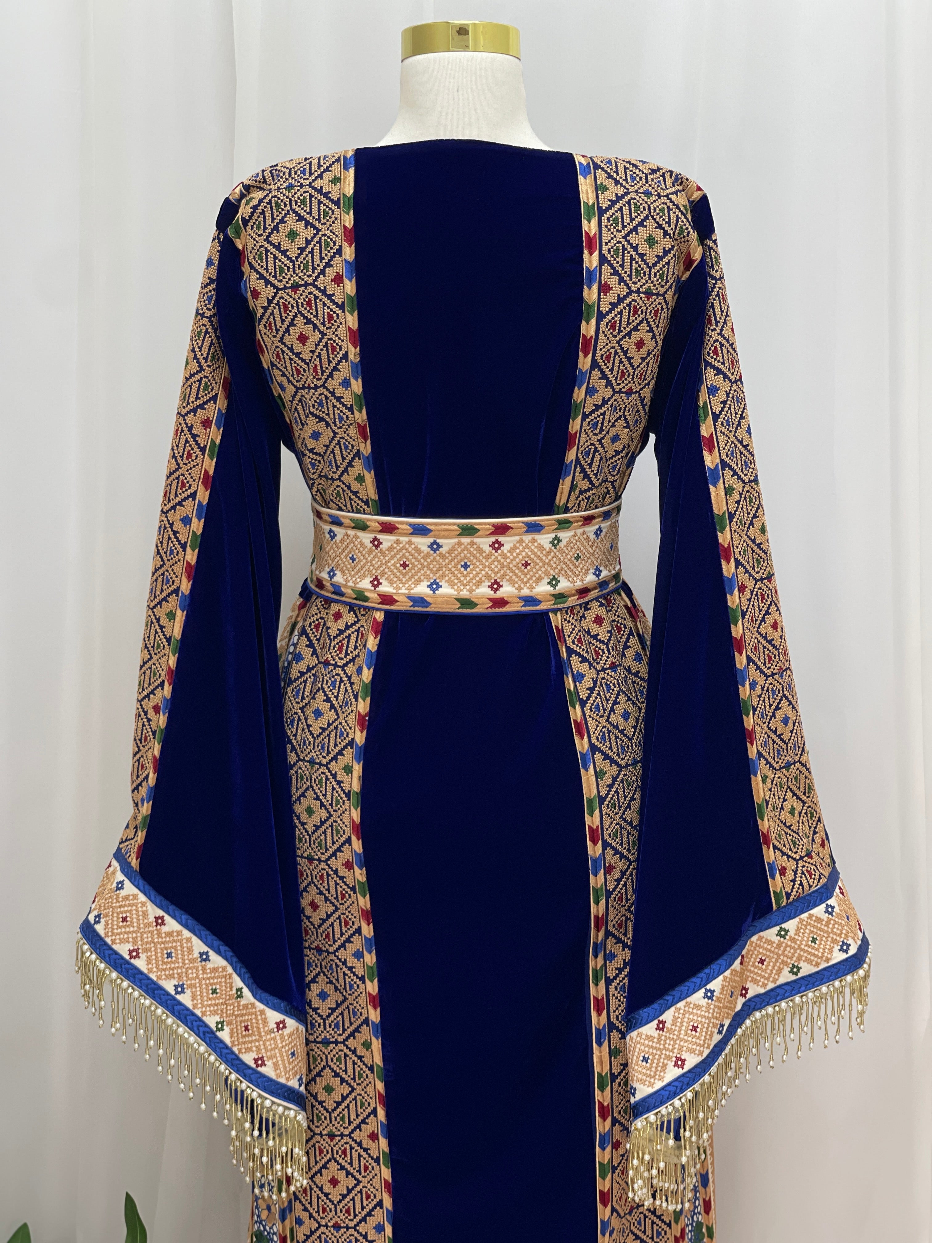 Velvet Embroidered Heritage Thobe – Timeless Heritage Style