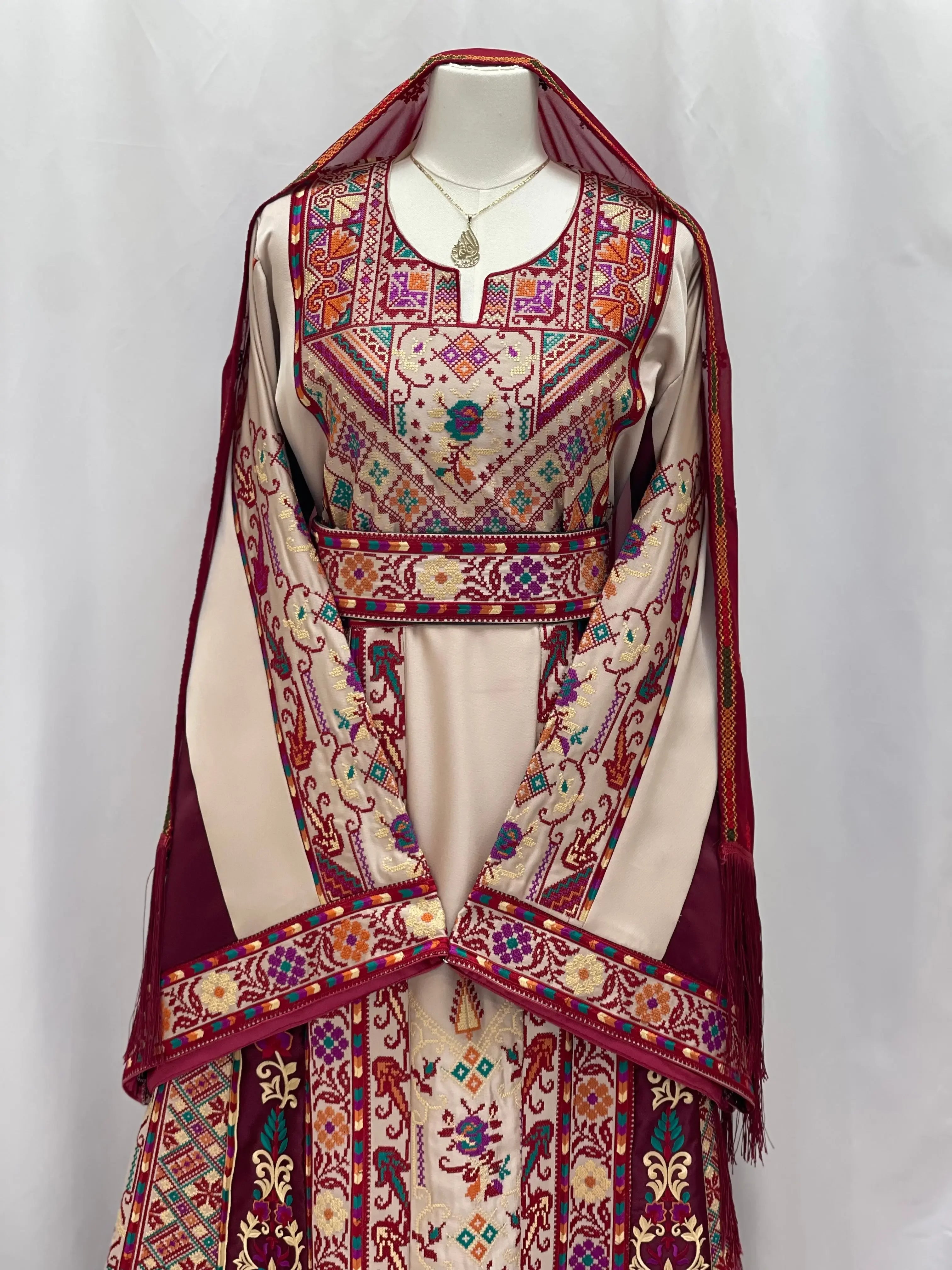 Opulent Elegance: New Luxury Embroidered Thoub Palestinian Elegance