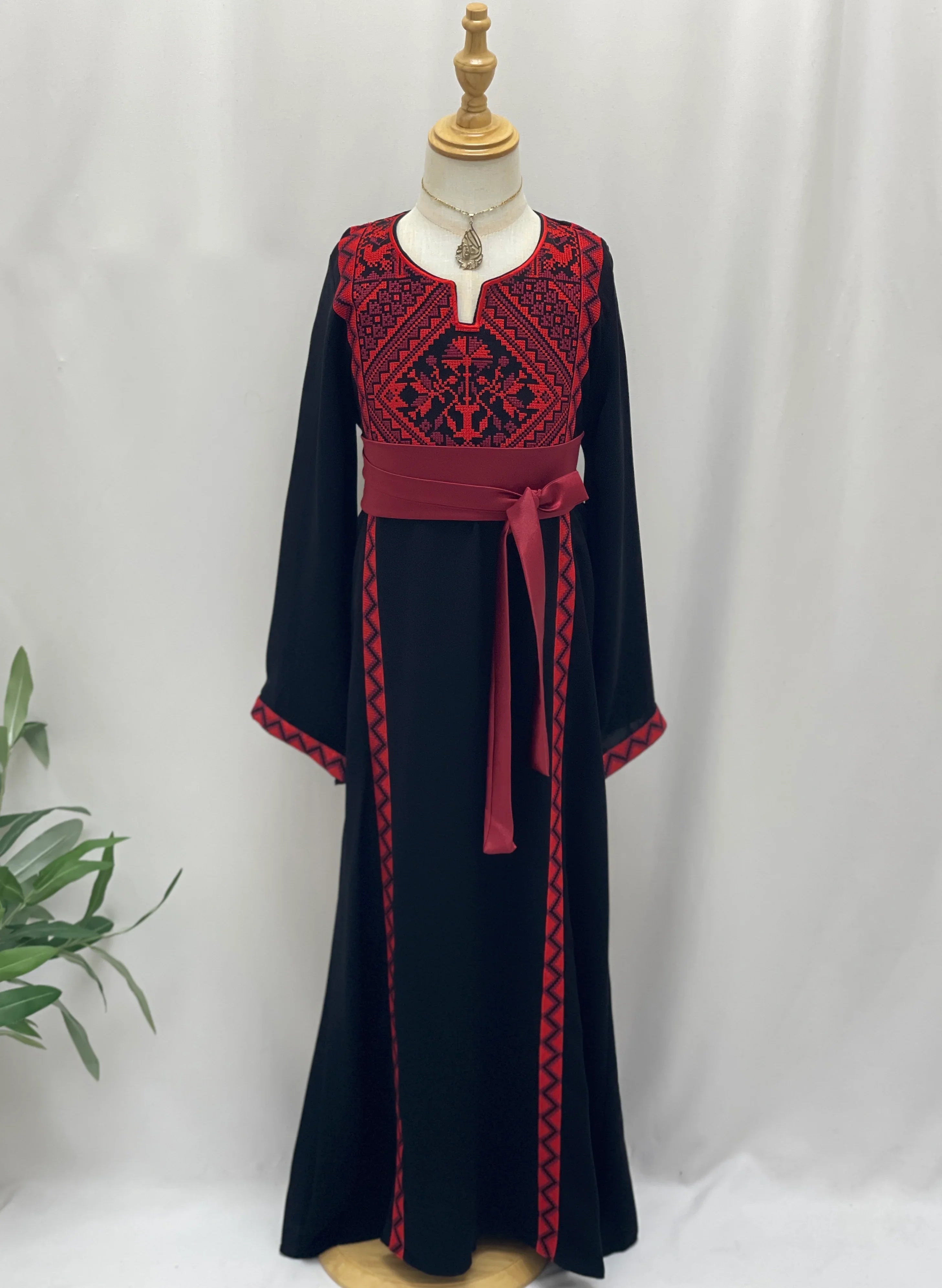 Soft Heritage Embroidered Girls Thobe