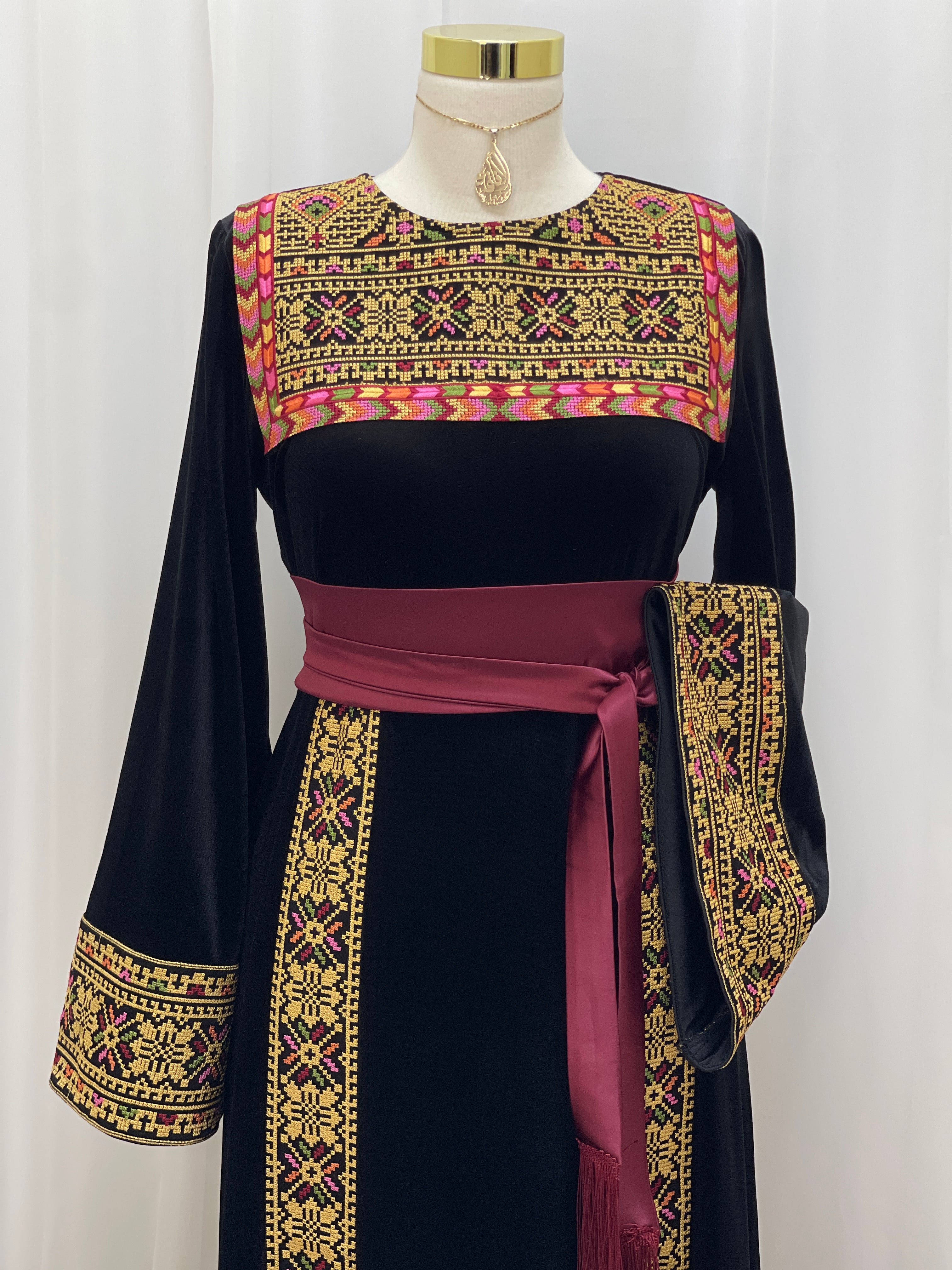 Al Noor Velvet Couture Thobe – Timeless Velvet Thobe Design