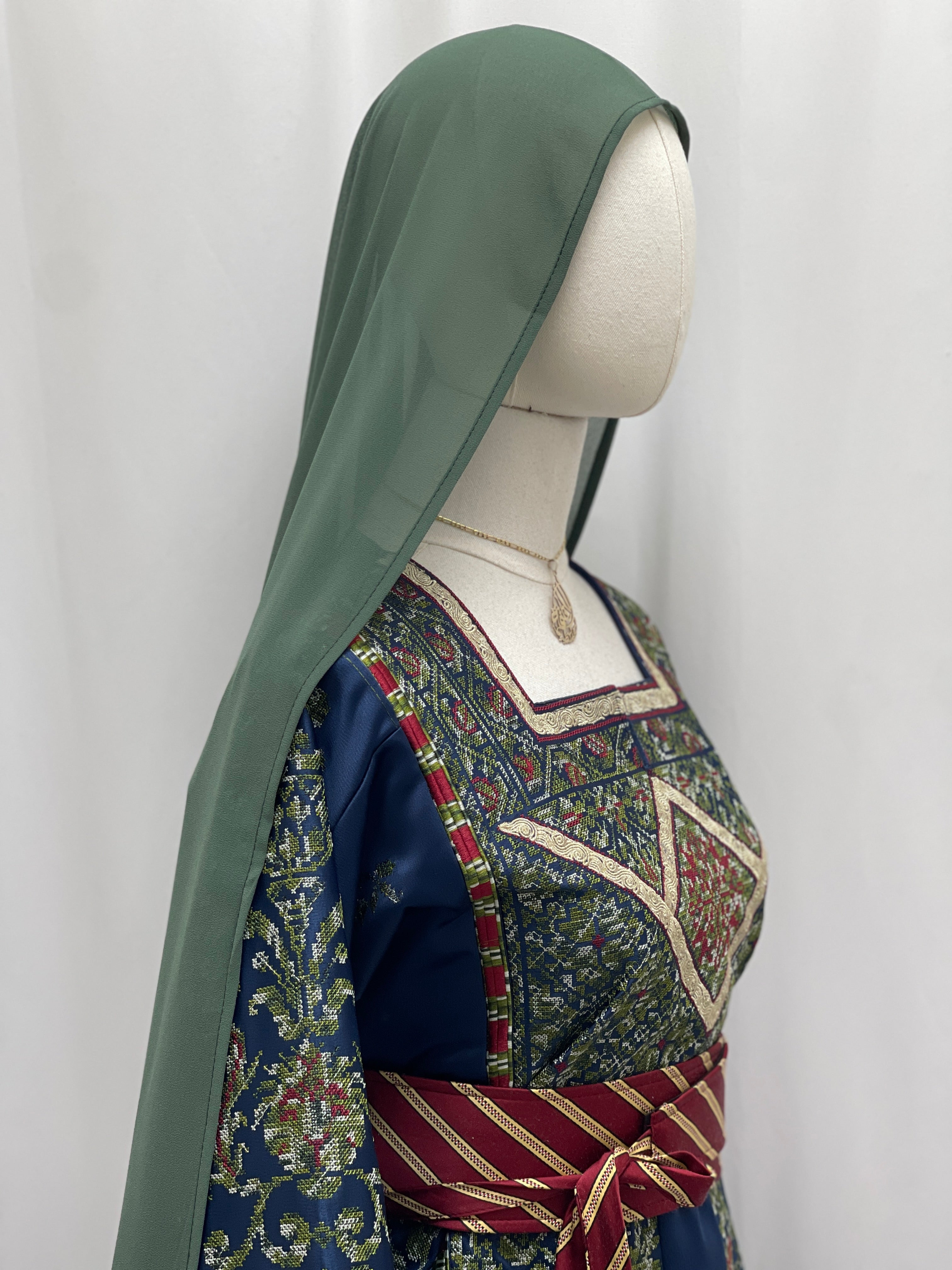 Vintage Heritage Embroidered Thobe