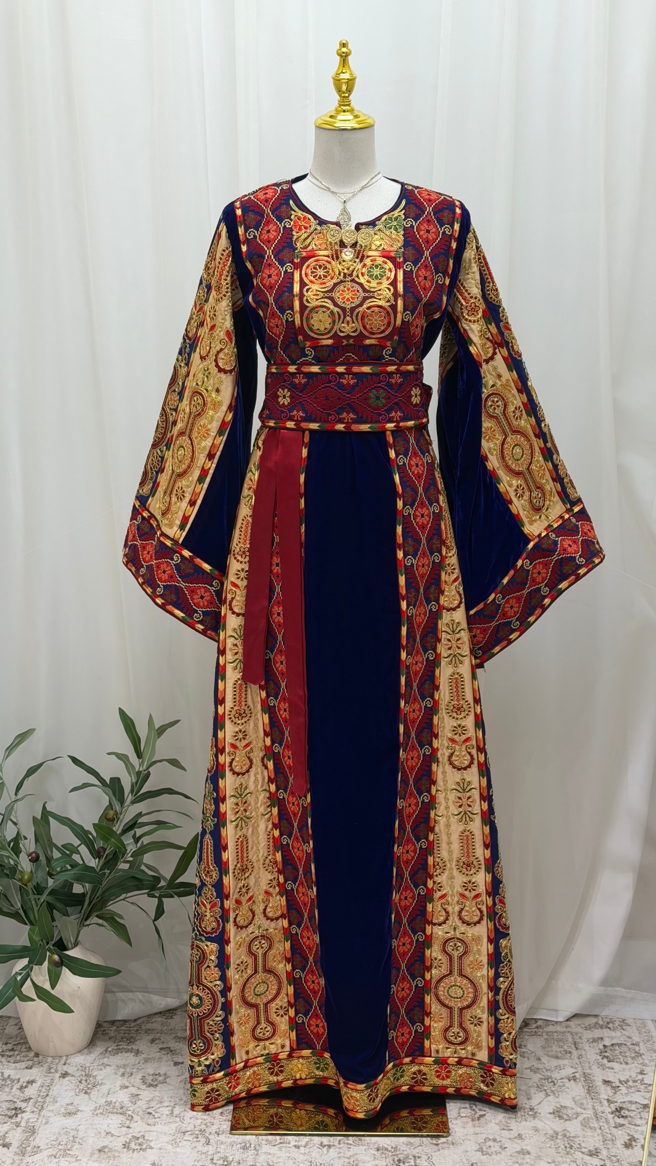 Suhaila Qasab Velvet Thobe