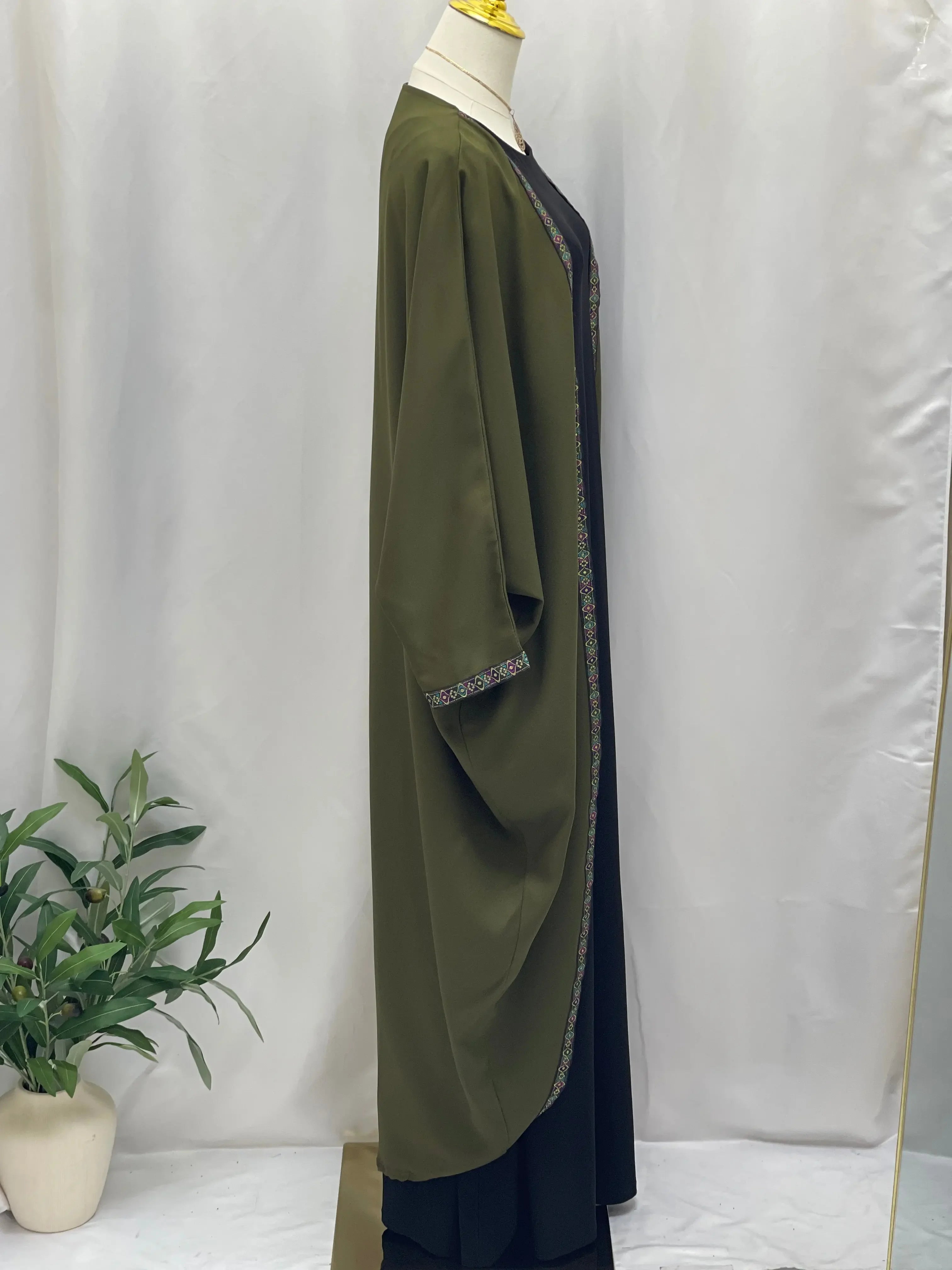 Versatile Elegance: Janna Cardigan Palestinian Elegance