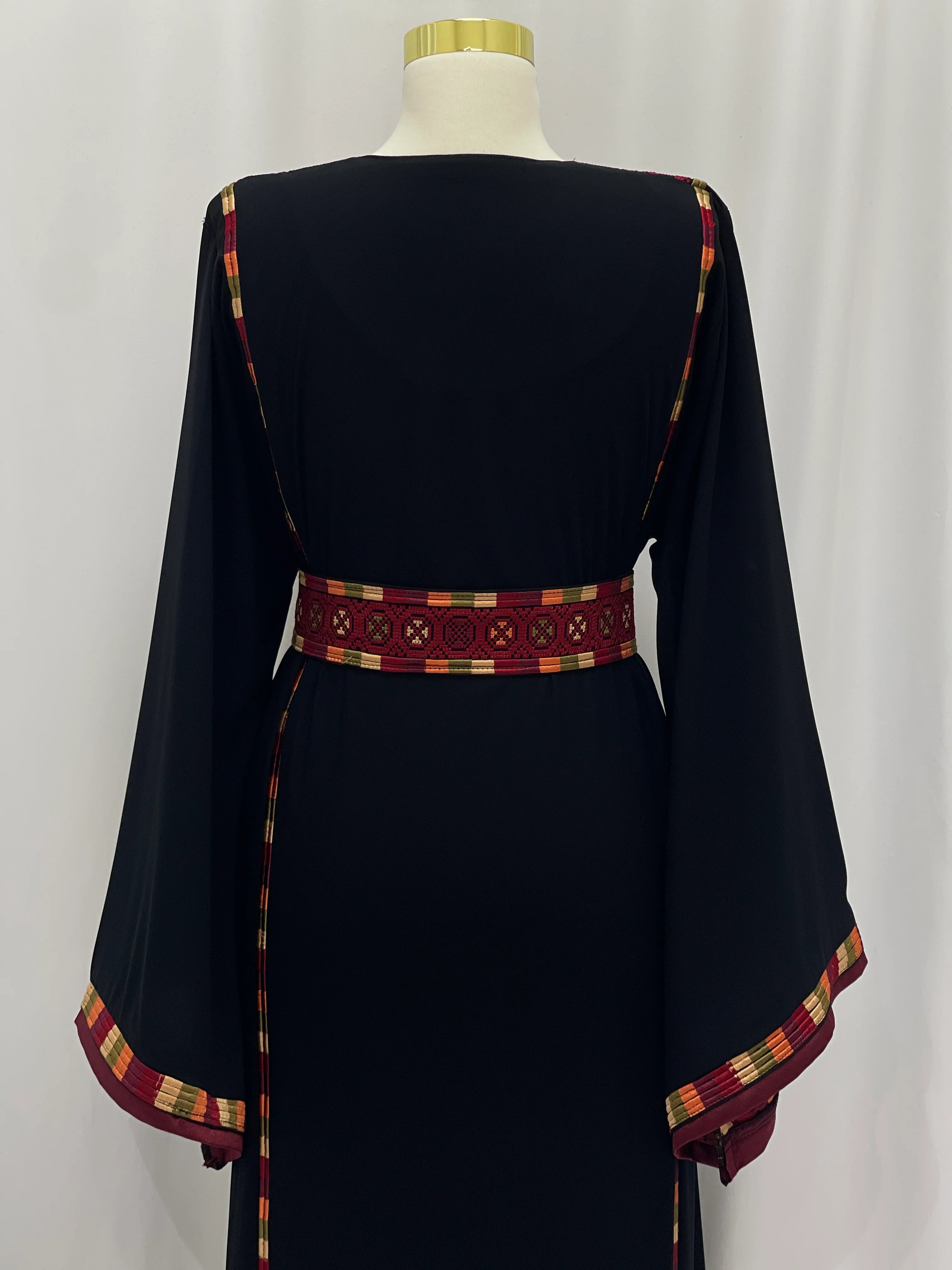 Manajel Embroidered Classic Thobe