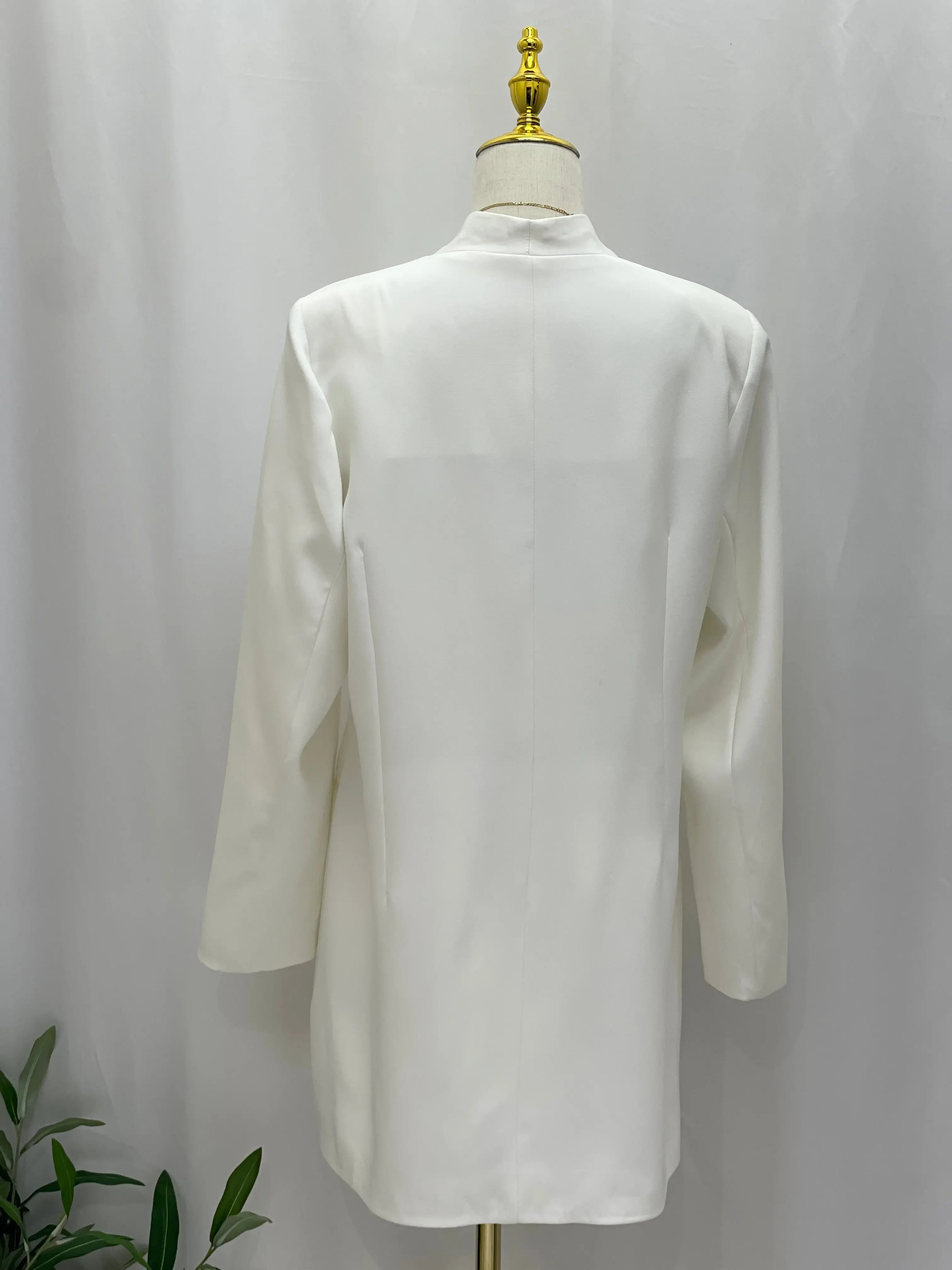 Sleek Sophistication: The Long Blazer Palestinian Elegance