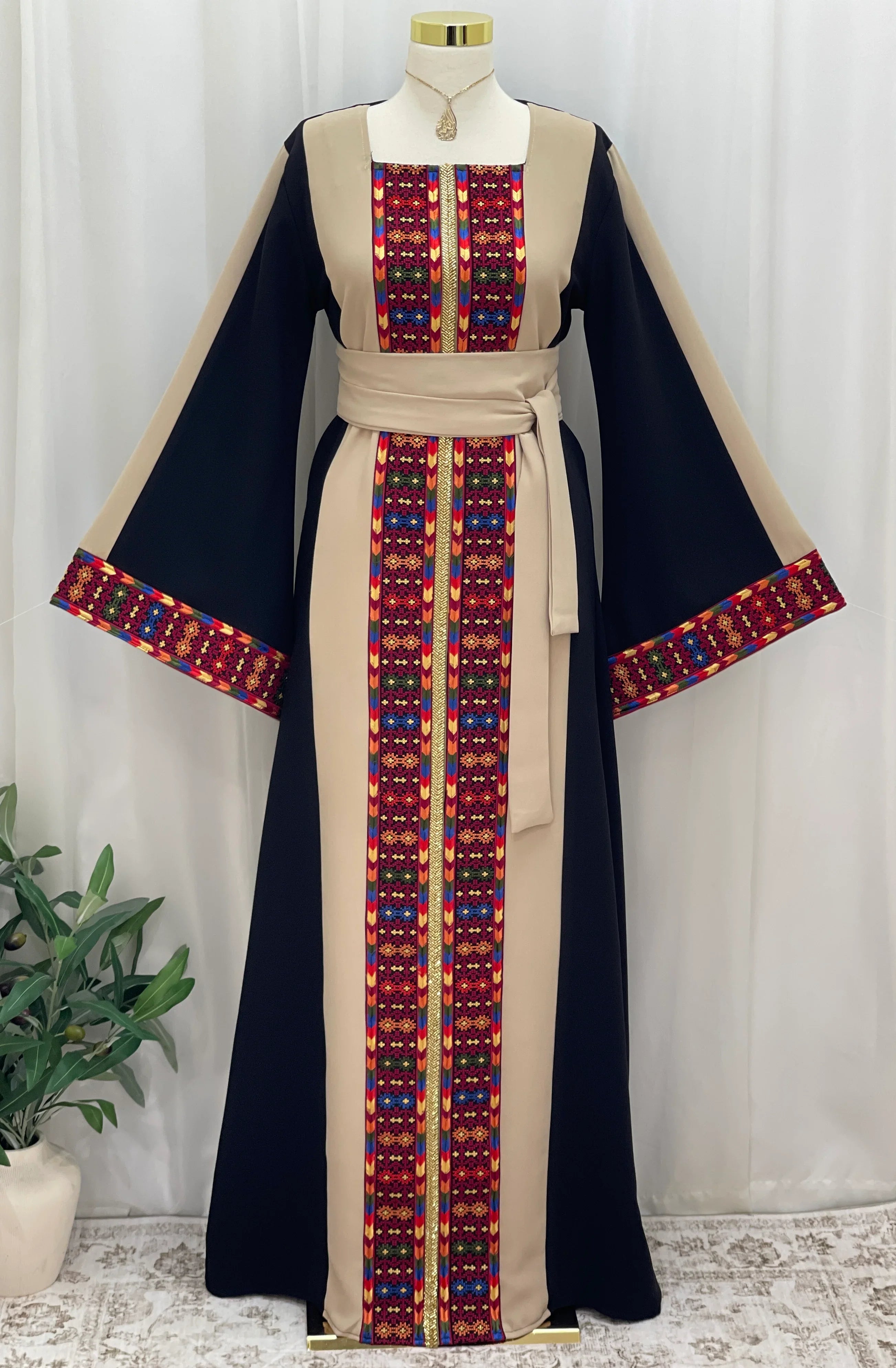 Sella Heritage Elegance Embroidered Thobe