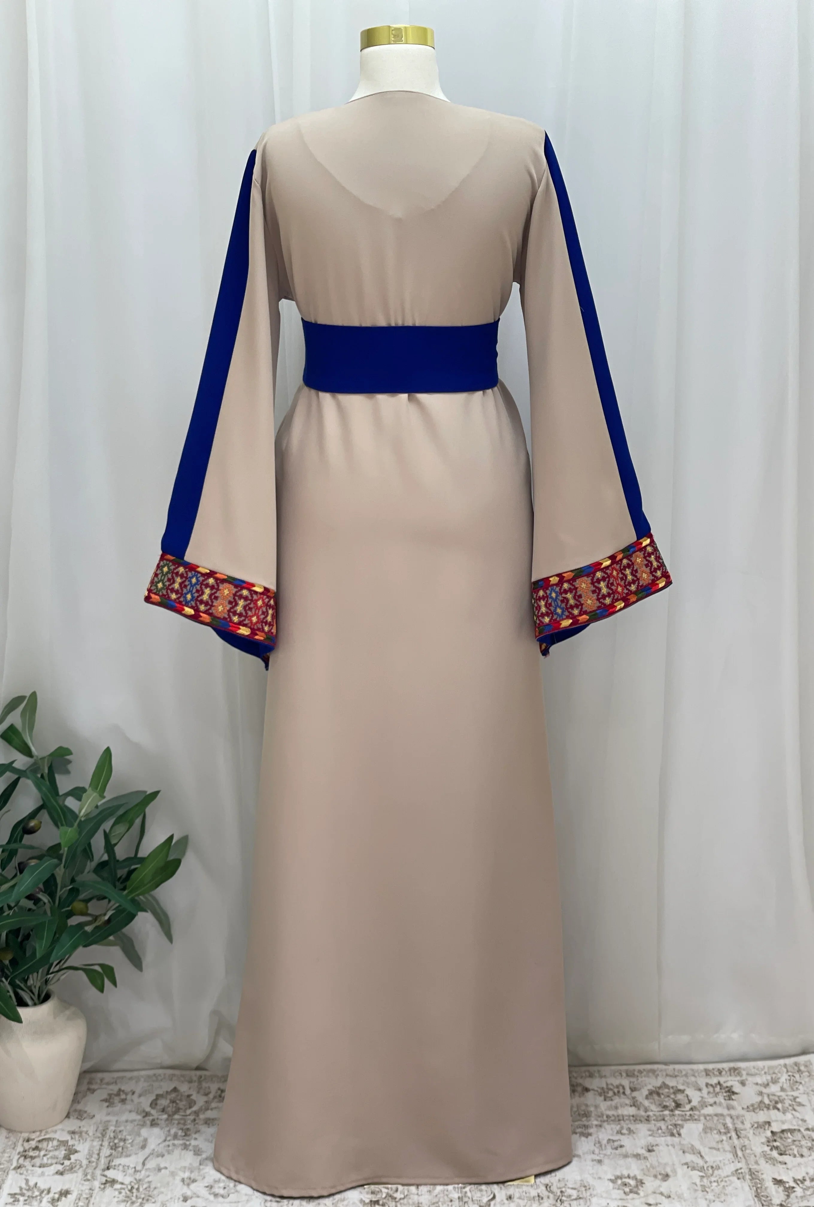 Sella Heritage Elegance Embroidered Thobe