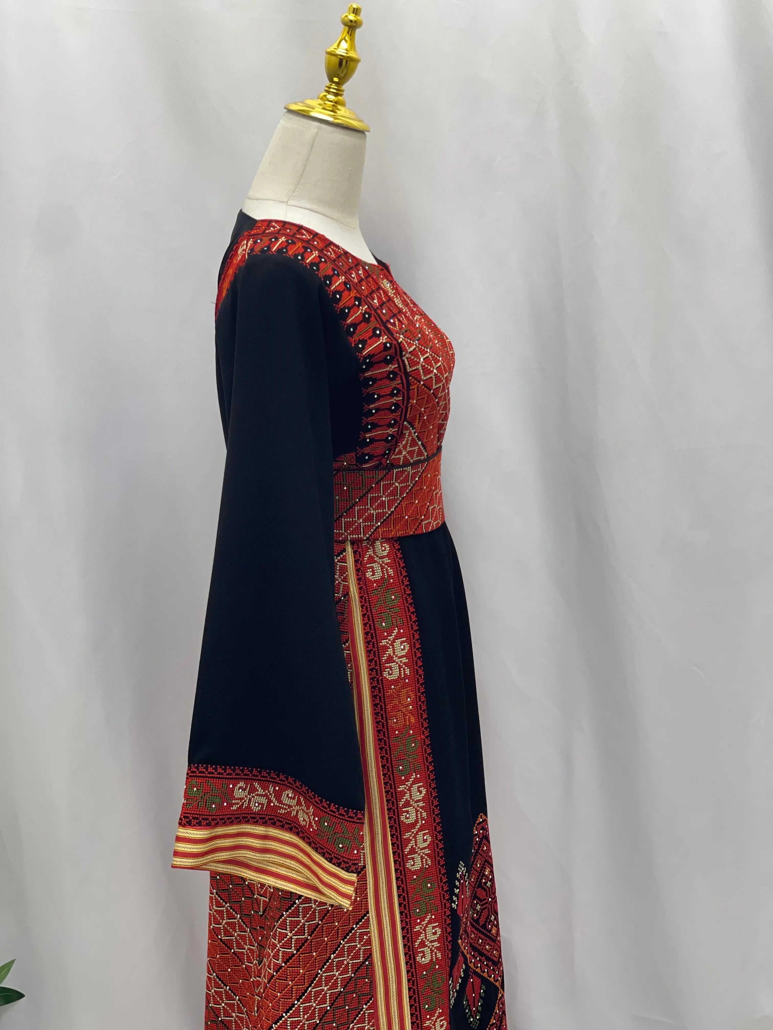 Salma Embroidery Thoub: Elegance and Exquisite Craftsmanship Palestinian Elegance