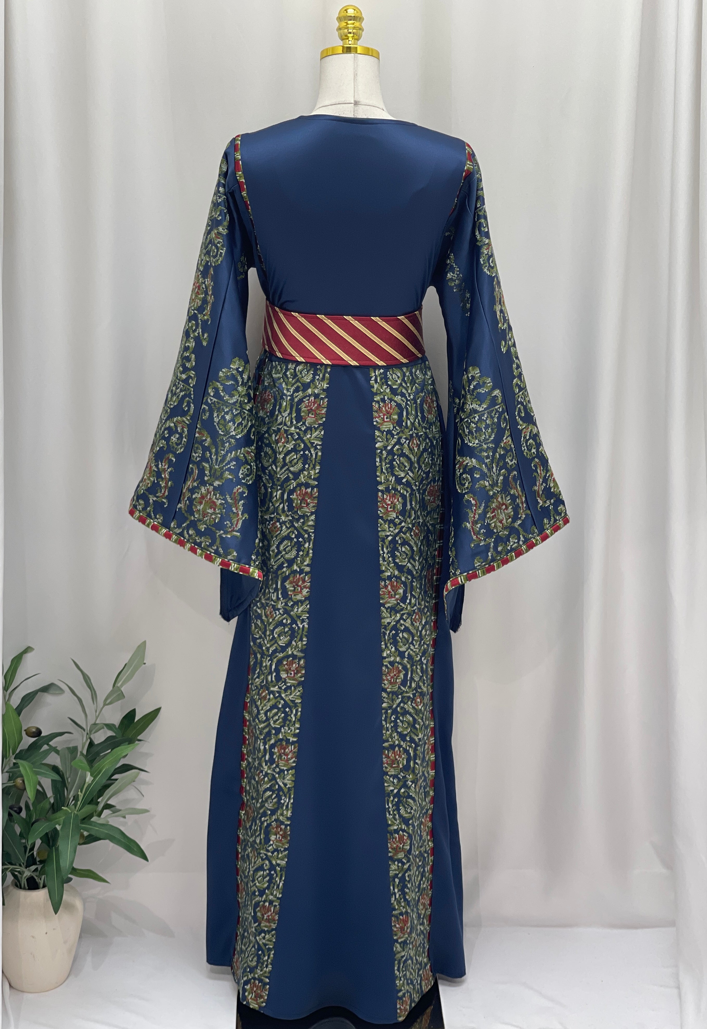 Vintage Heritage Embroidered Thobe