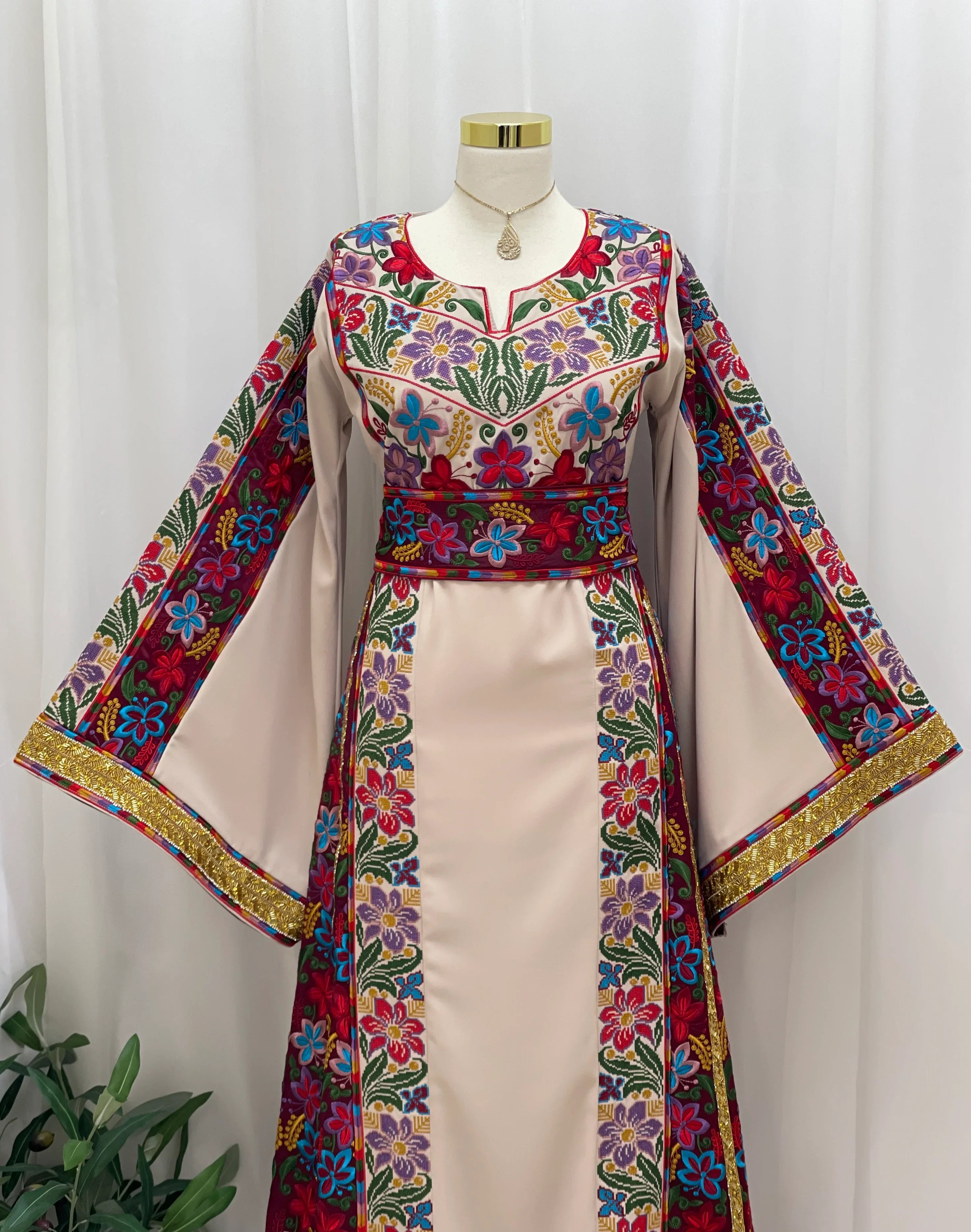 Nool Heritage Embroidered Thobe