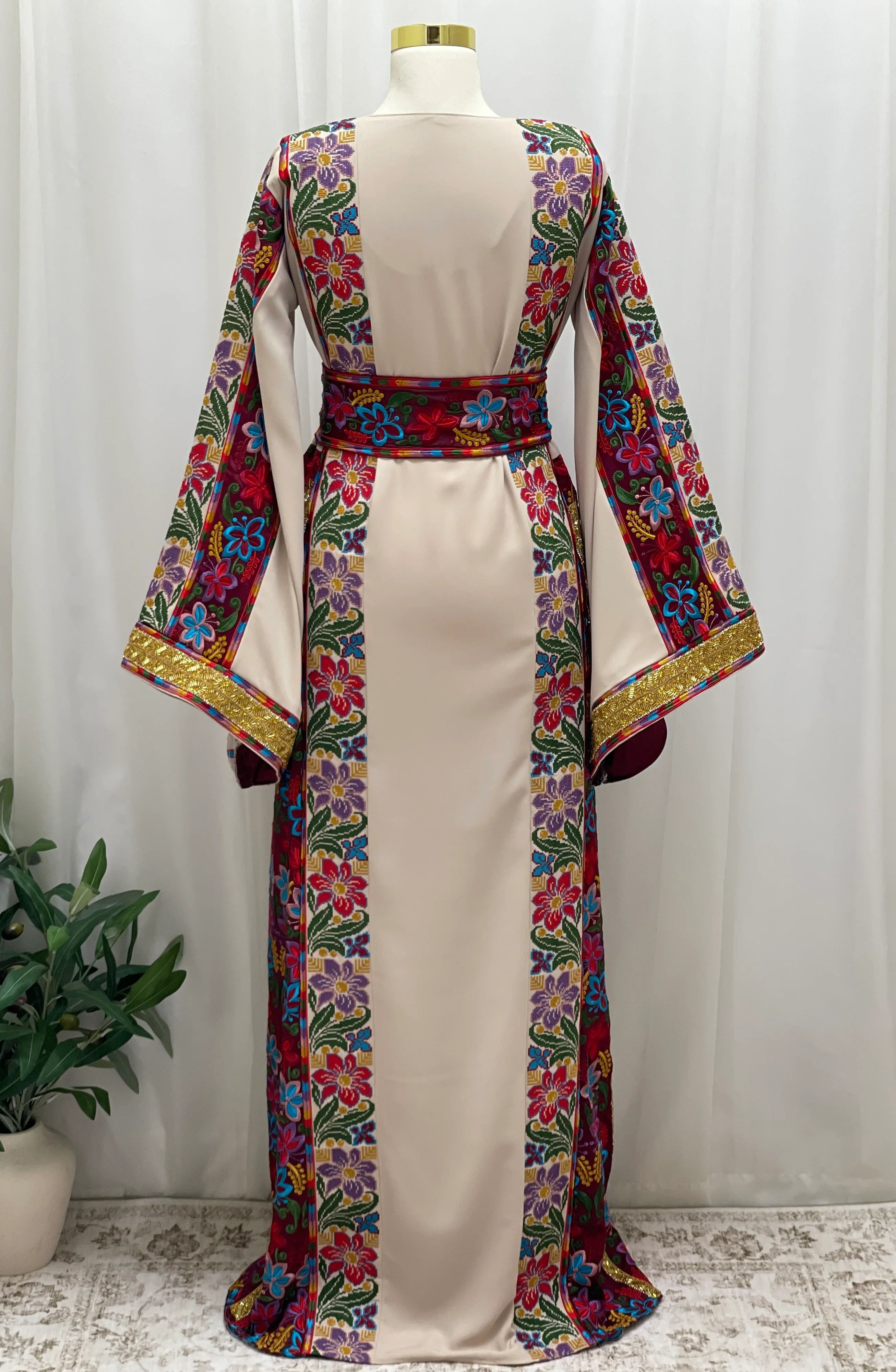 Nool Heritage Embroidered Thobe