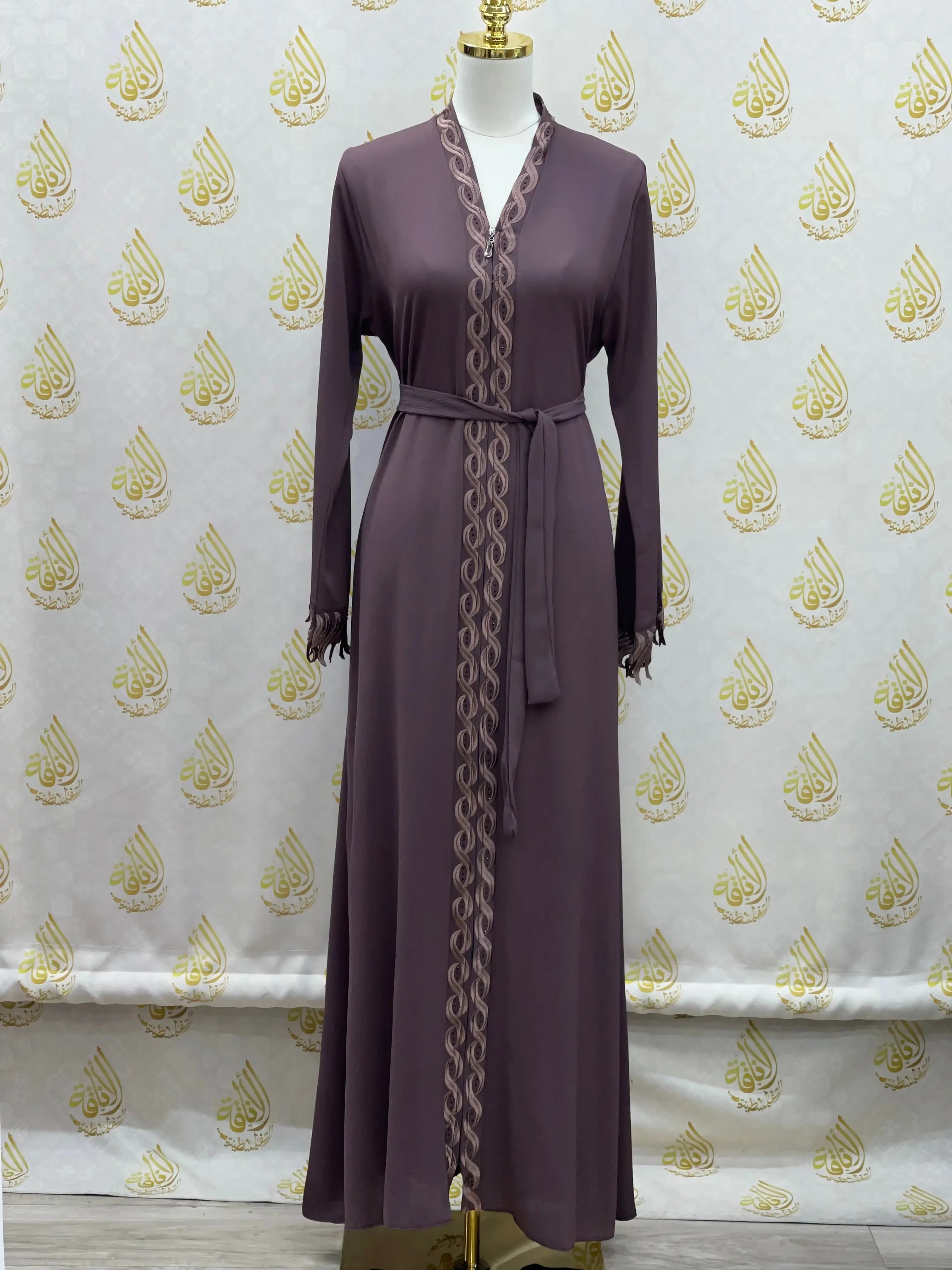 Elegant Abaya: Style and Sophistication in Harmony Palestinian Elegance