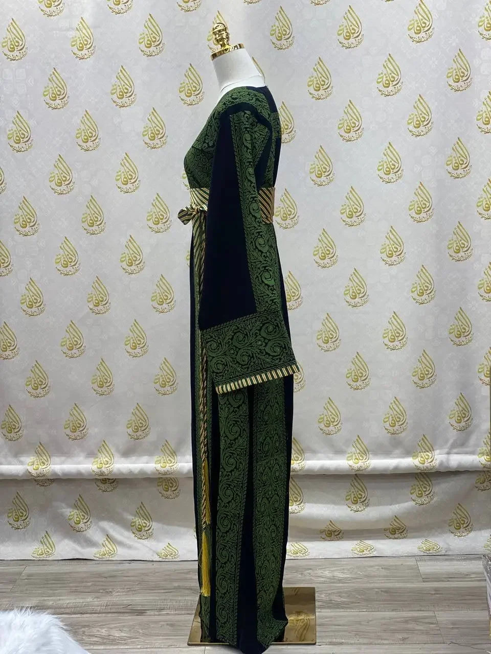 Traditional Thoub with Siti Embroidery: Expert Craftsmanship and Cultural Elegance Palestinian Elegance