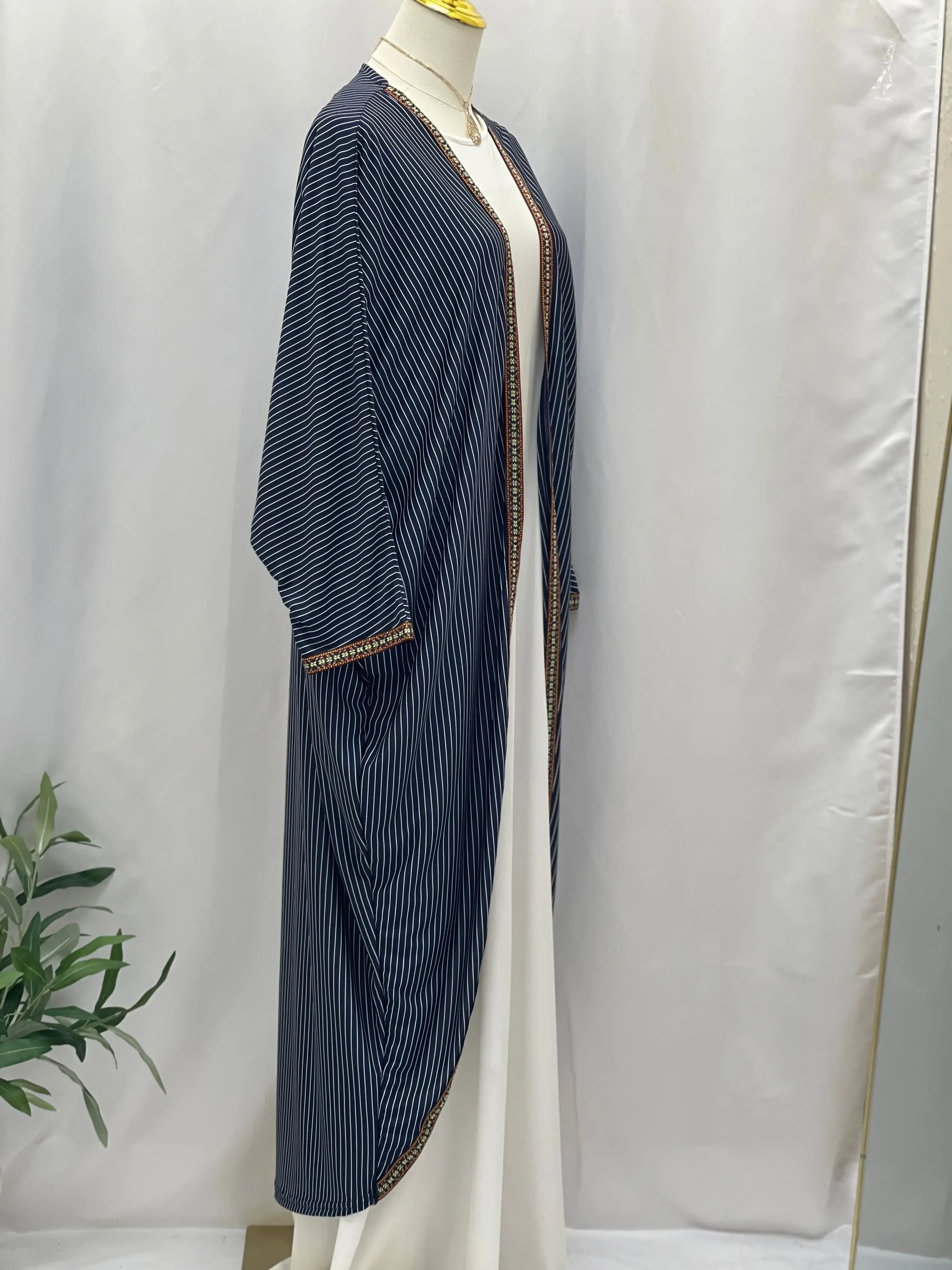 Timeless Sophistication: Jawaher Cardigan Palestinian Elegance